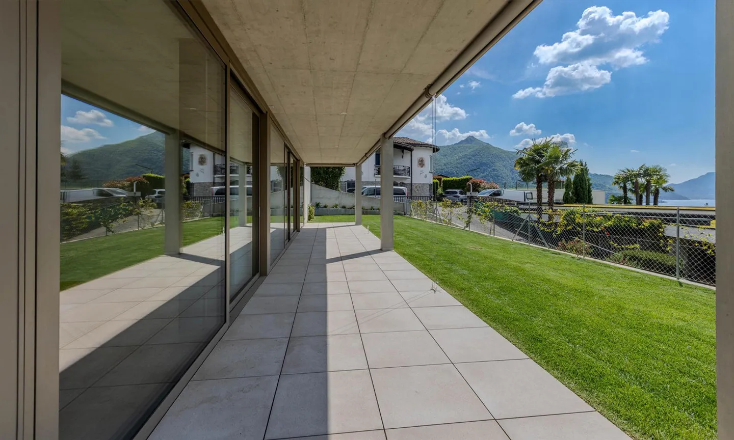 SPLENDIDE 2.5 PIÈCES AVEC JARDIN ET VUE SUR LE LAC À BISSONE - Photo 8 sur 8