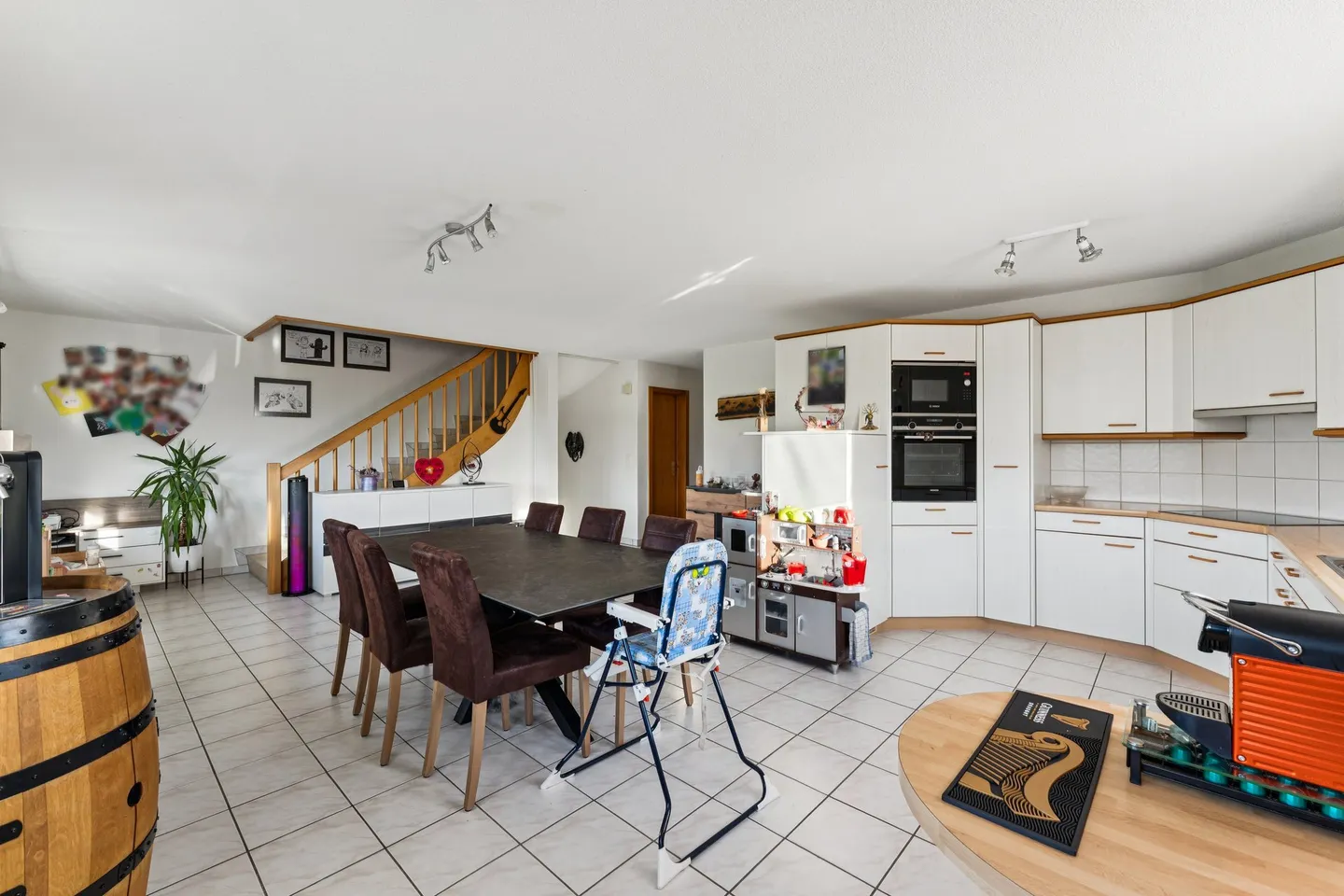 Beautiful house with 2 apartments and unobstructed view - Photo 2 of 12