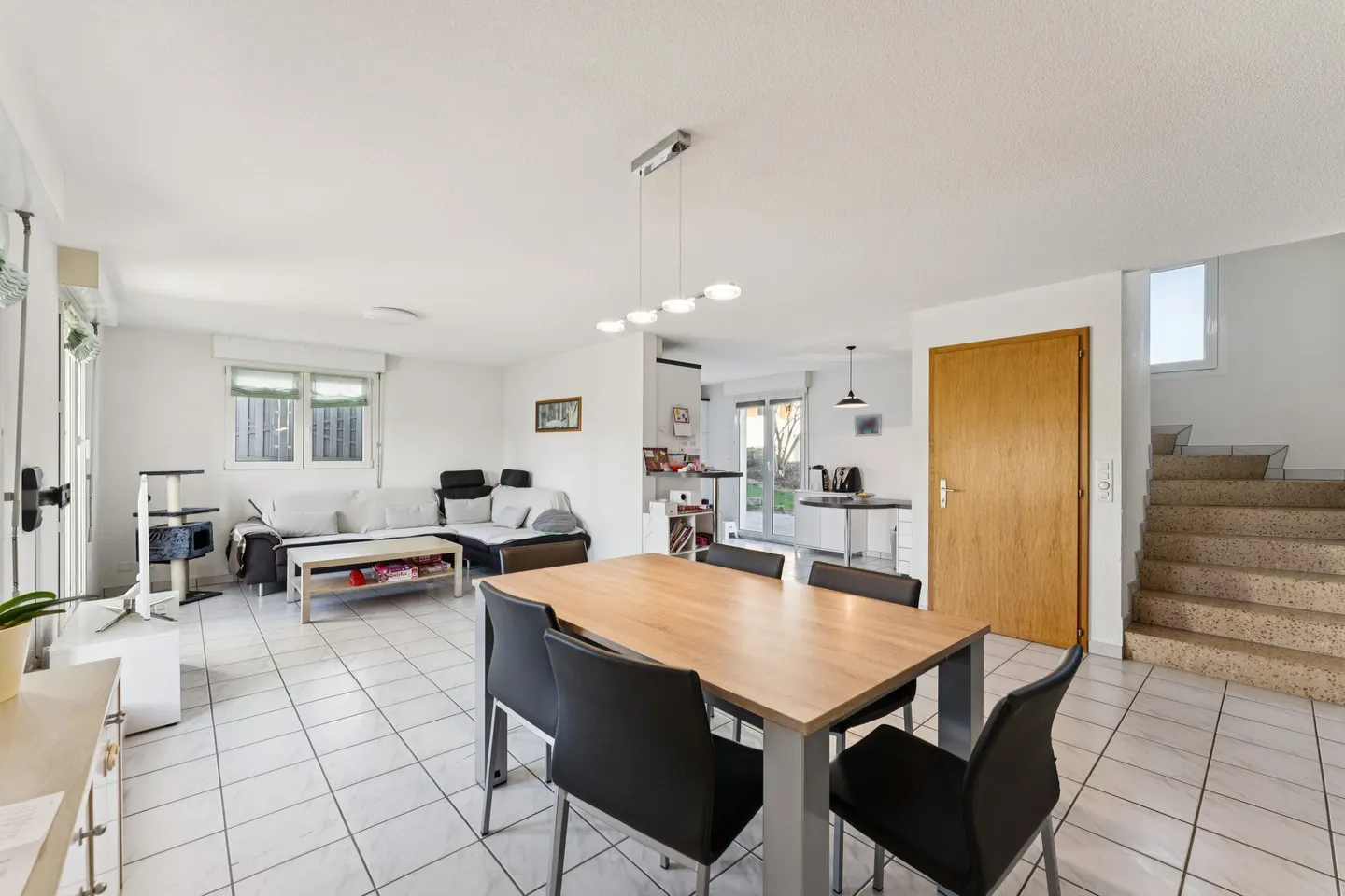 Beautiful house with 2 apartments and unobstructed view - Photo 5 of 12