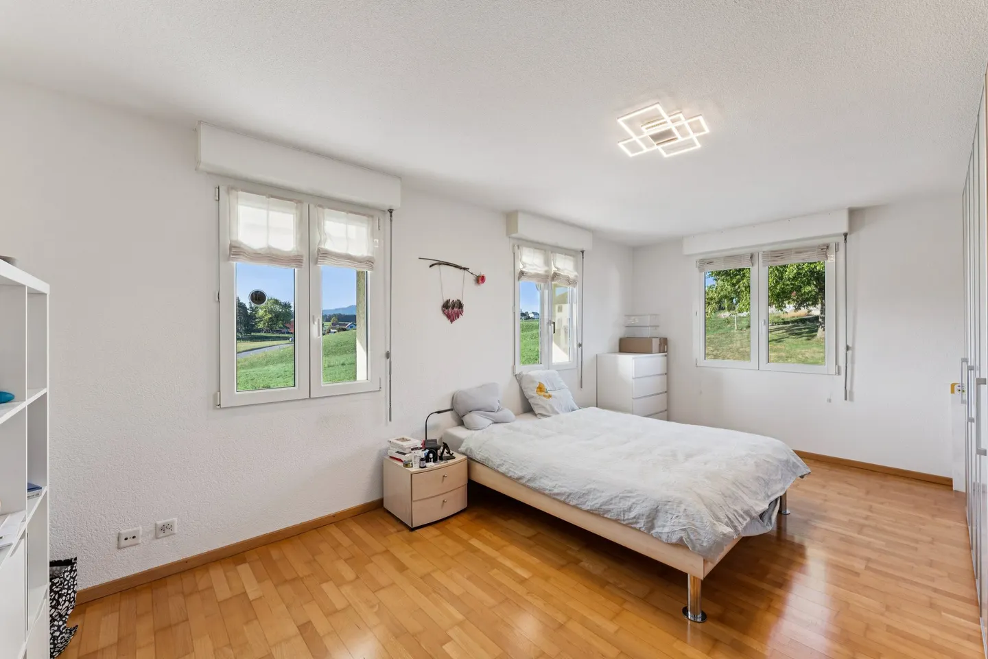 Beautiful house with 2 apartments and unobstructed view - Photo 7 of 12
