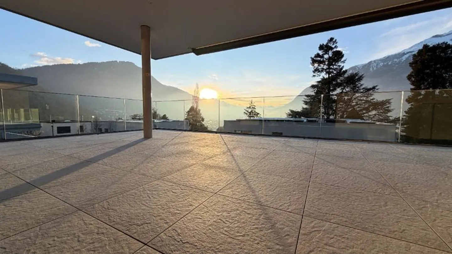 4½-Room Penthouse with Direct Lift Access and Generous Terraces - Photo 1 of 15