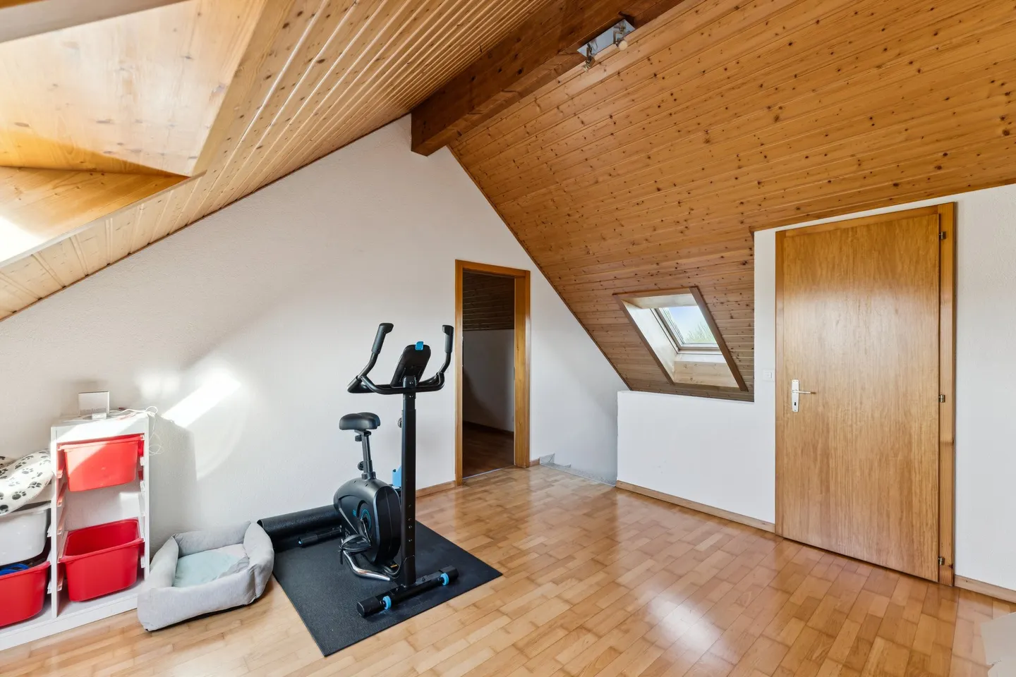 Beautiful house with 2 apartments and unobstructed view - Photo 9 of 12