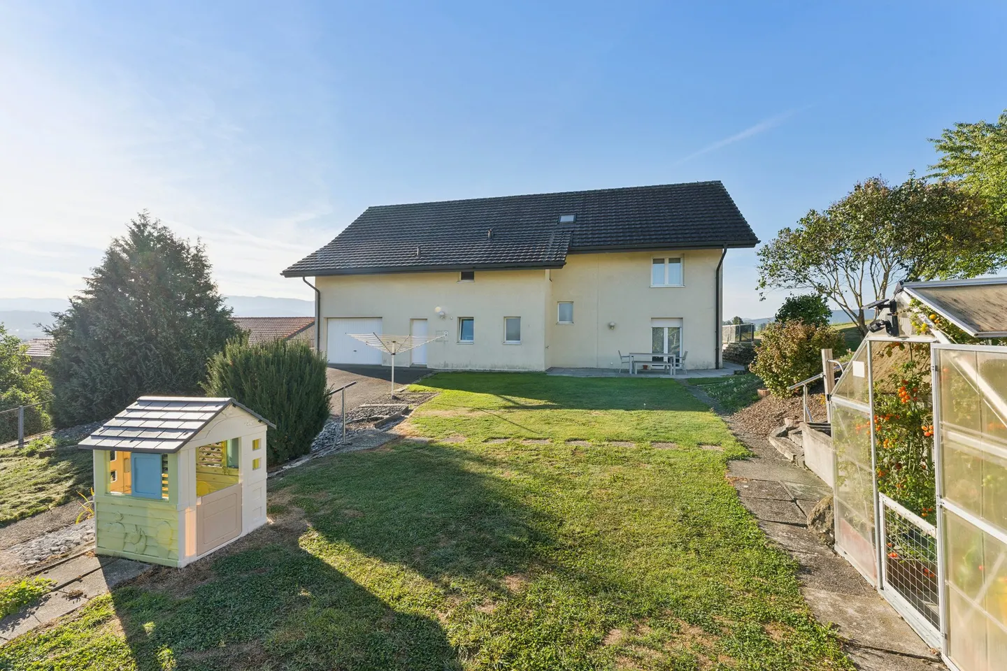 Beautiful house with 2 apartments and unobstructed view - Photo 10 of 12
