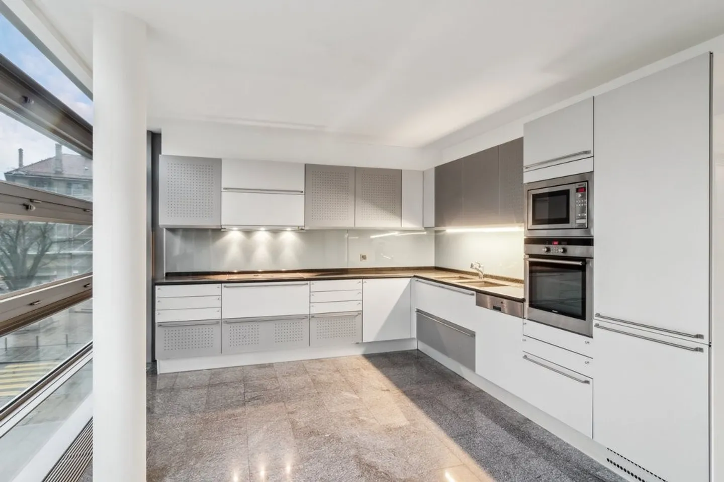 Magnificent modern apartment in an ideal location near Lake Geneva - Photo 5 of 9