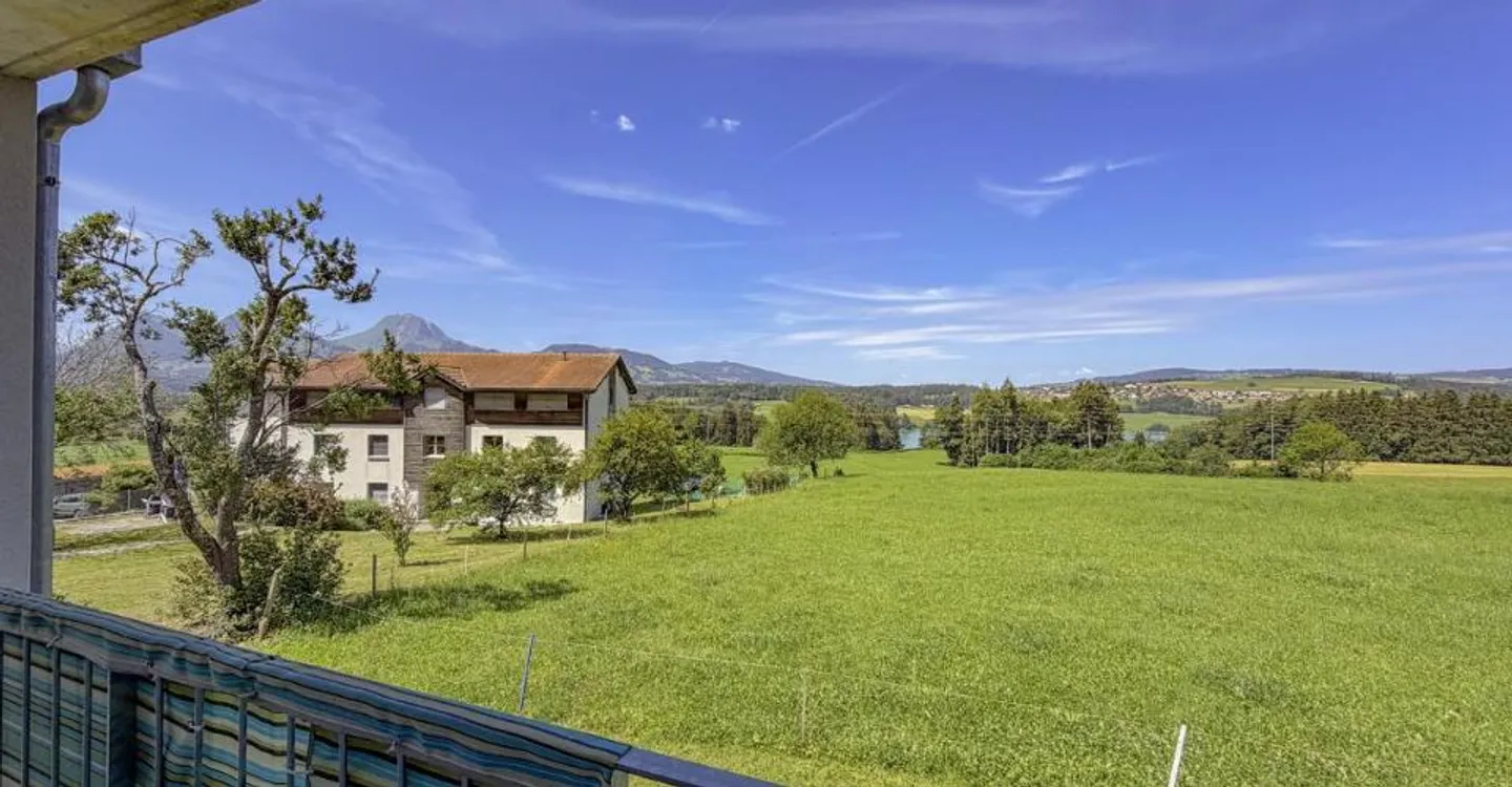 Appartement Charmant avec Vue sur le Lac - Photo 1 sur 9