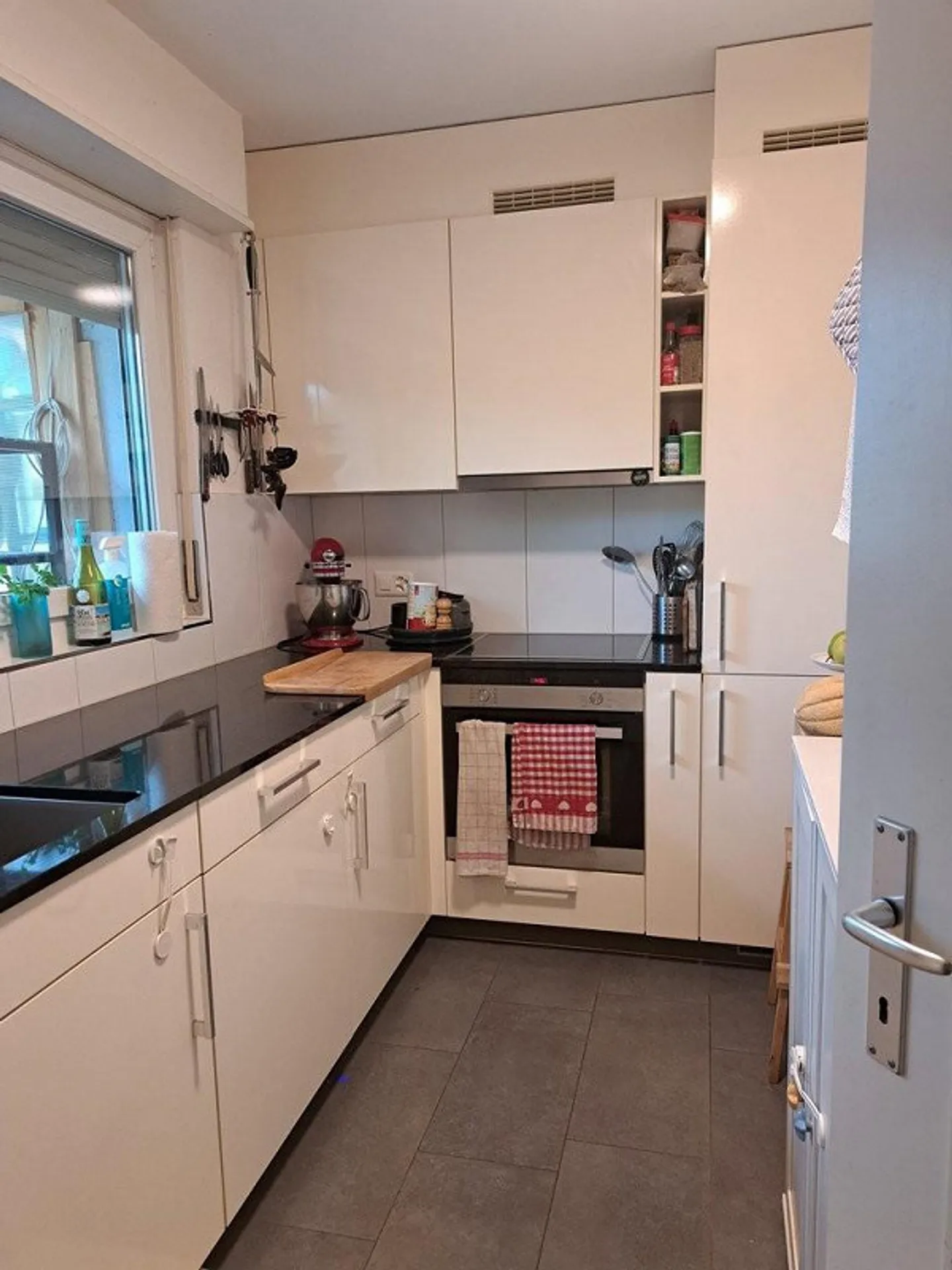Teilsanierte Attika-Wohnung mit Sicht ins Grüne - Foto 3 von 7