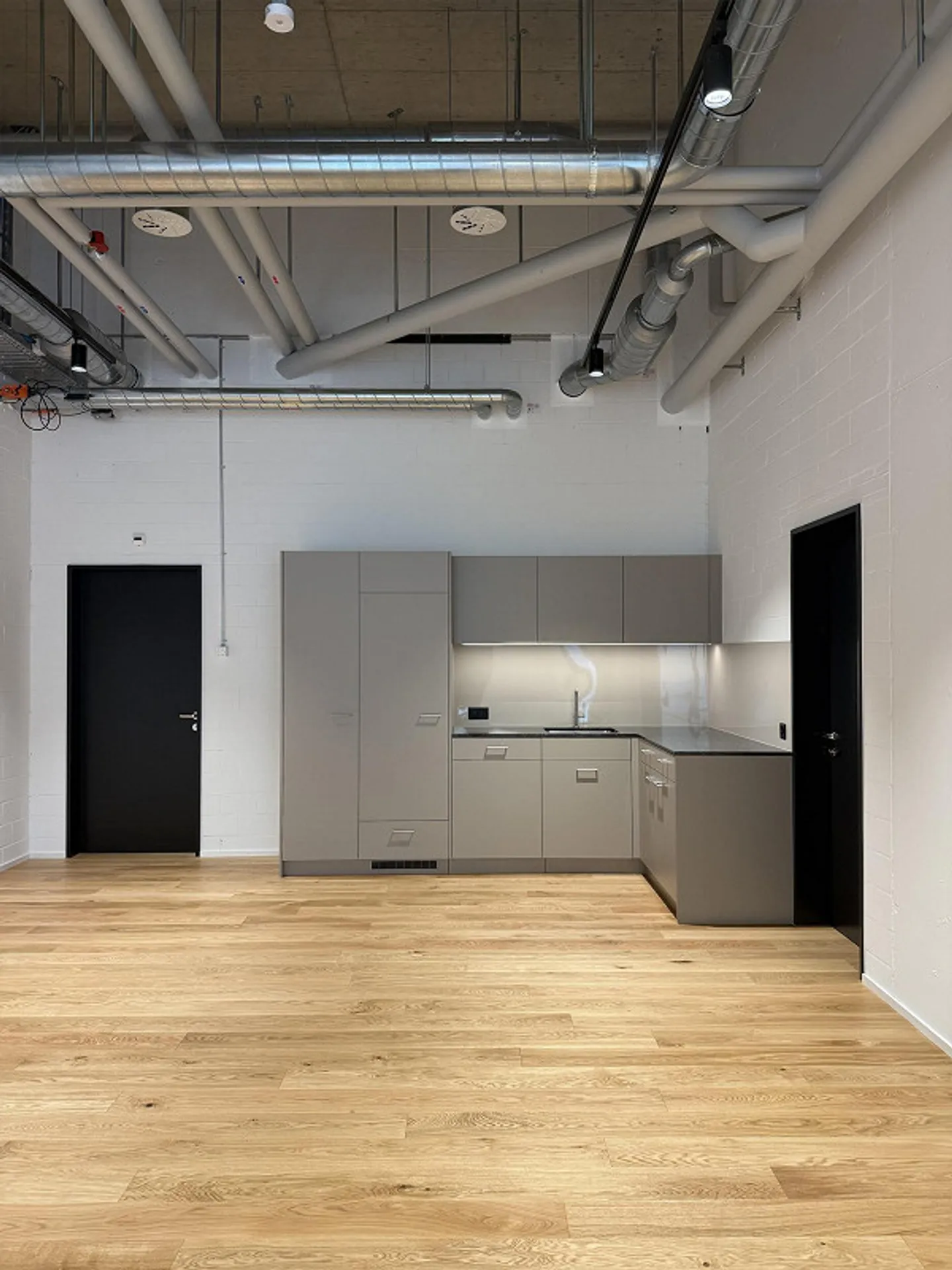 Spazio commerciale attraente incluso magazzino (172m2) nel quartiere Löwengarten - Foto 3 di 6