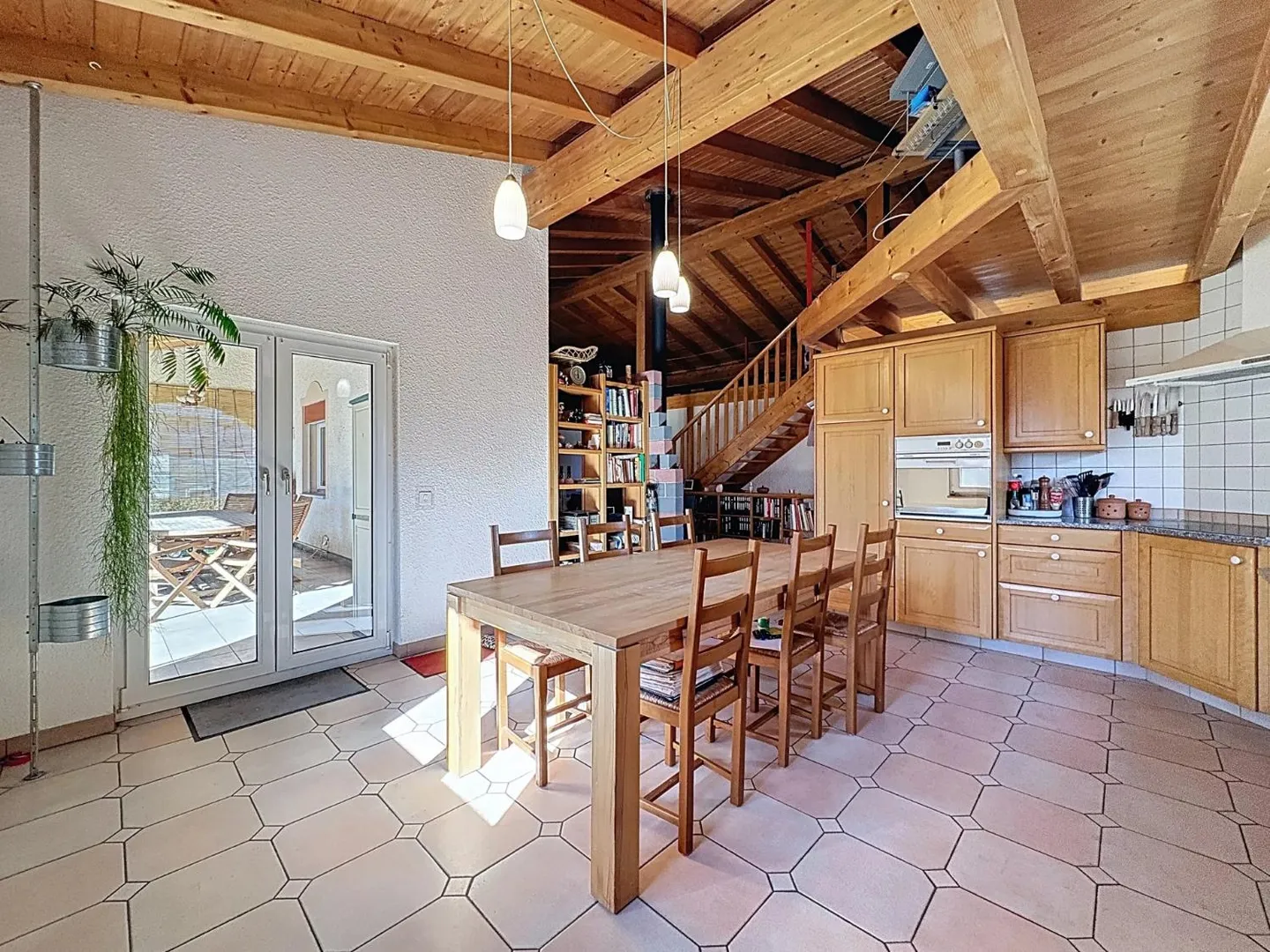 Geräumige Villa in ruhiger Lage, Terrasse und Jacuzzi - Photo 5 of 13