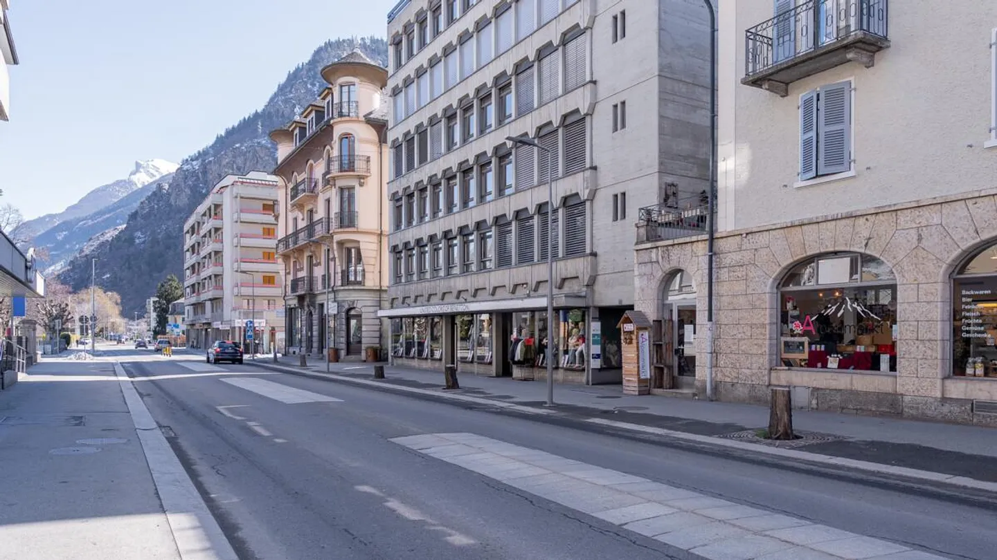 Propriété commerciale polyvalente au centre de Visp - Photo 1 sur 6