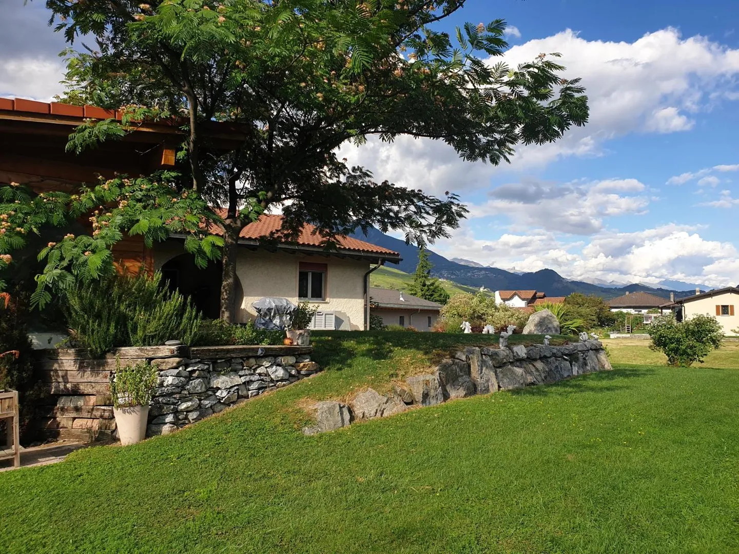 Geräumige Villa in ruhiger Lage, Terrasse und Jacuzzi - Photo 8 of 13