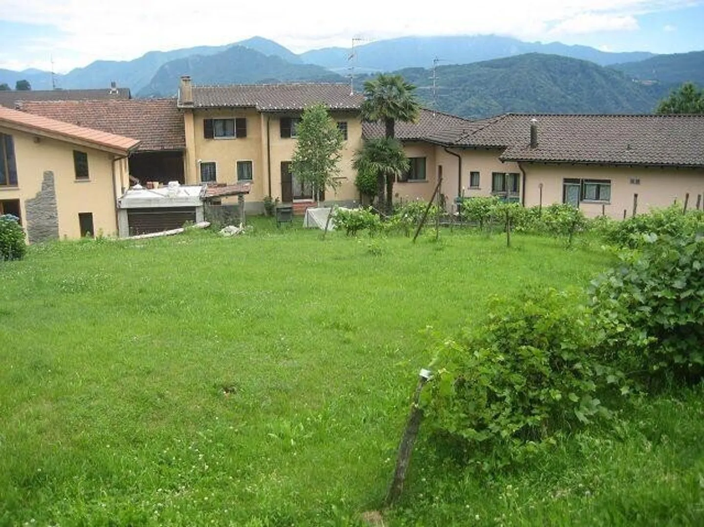 Sonniges Grundstück in Pura - Foto 1 von 13