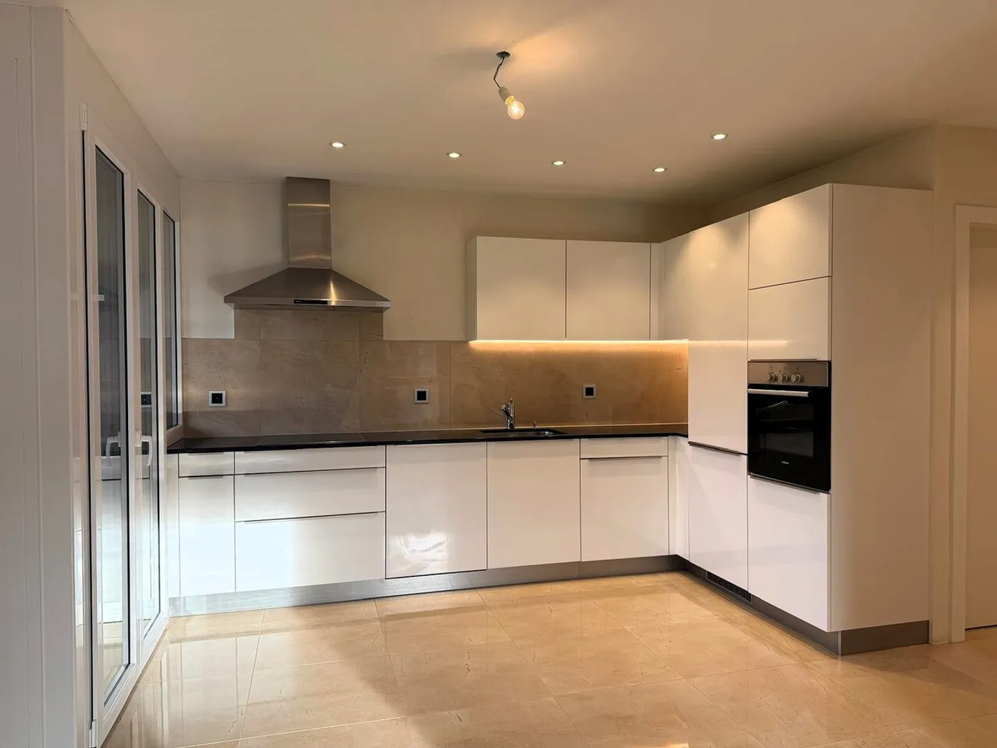 Prächtige 3,5-Zimmer-Wohnung in Vesin - Foto 1 von 7