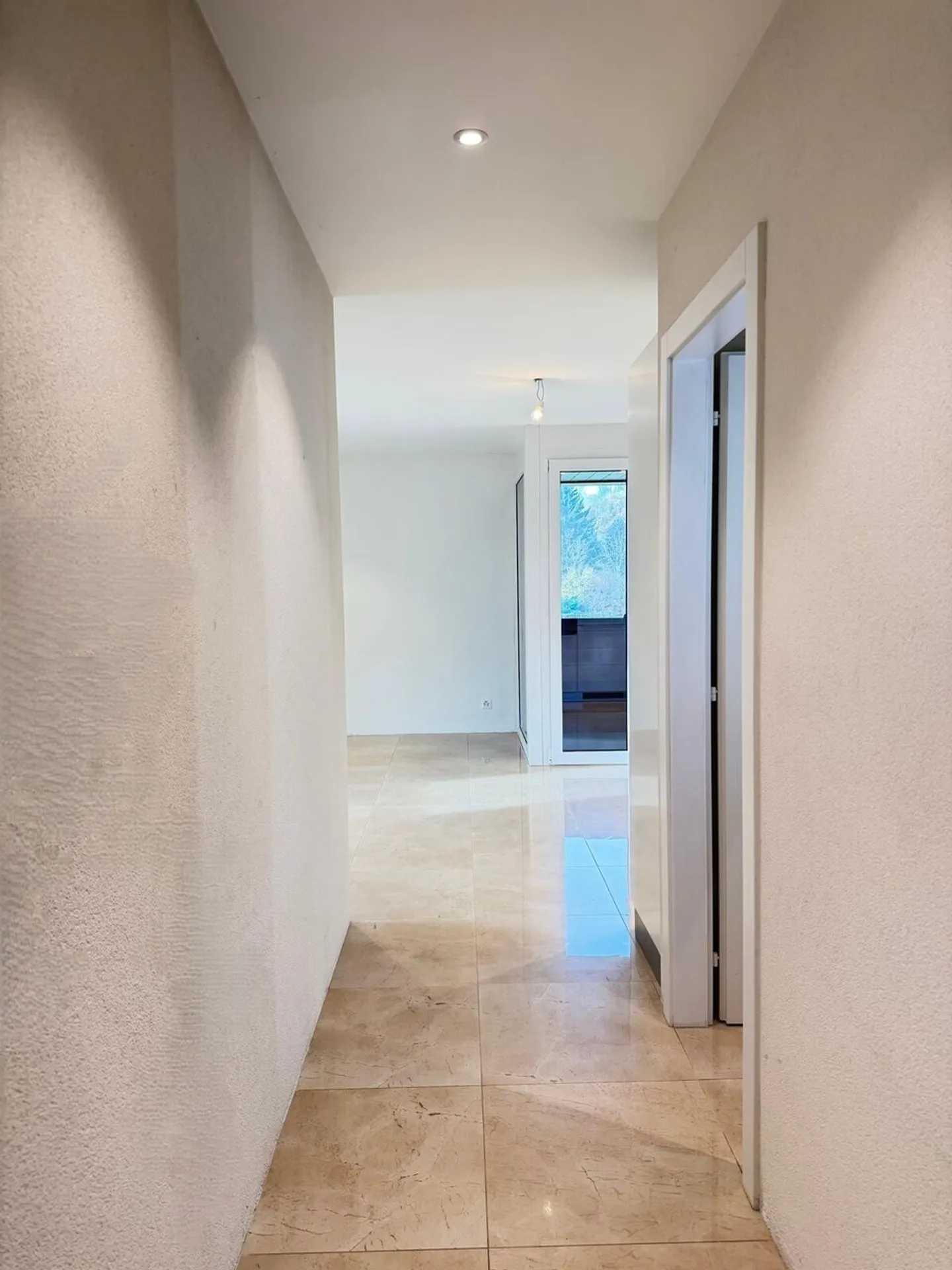 Prächtige 3,5-Zimmer-Wohnung in Vesin - Foto 2 von 7