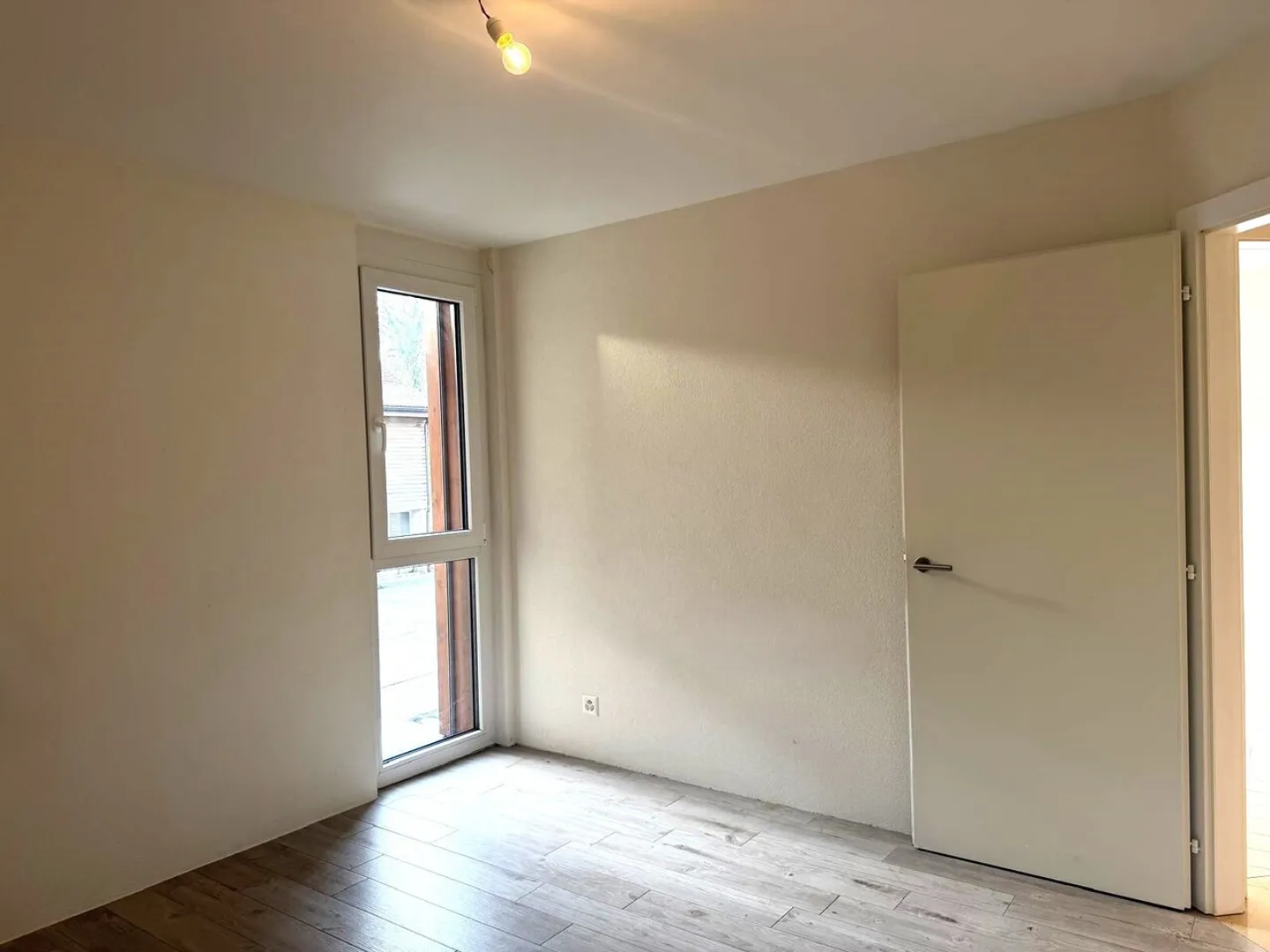 Prächtige 3,5-Zimmer-Wohnung in Vesin - Foto 3 von 7