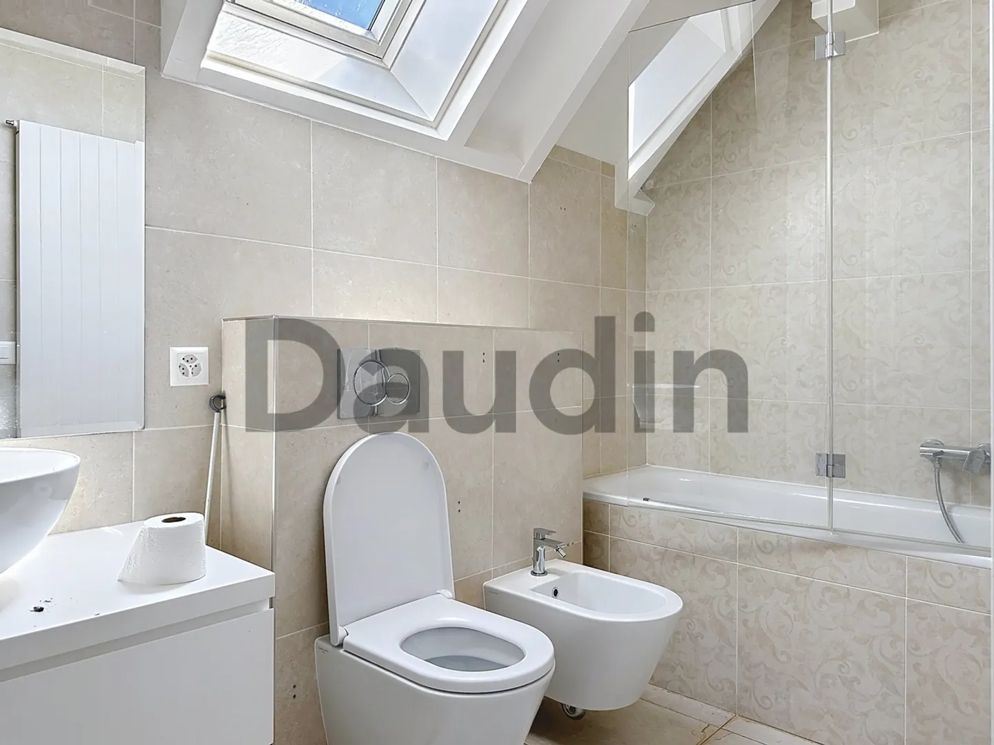 Maison individuelle d'une surface de 490m2 utile à rénover - Photo 12 sur 13