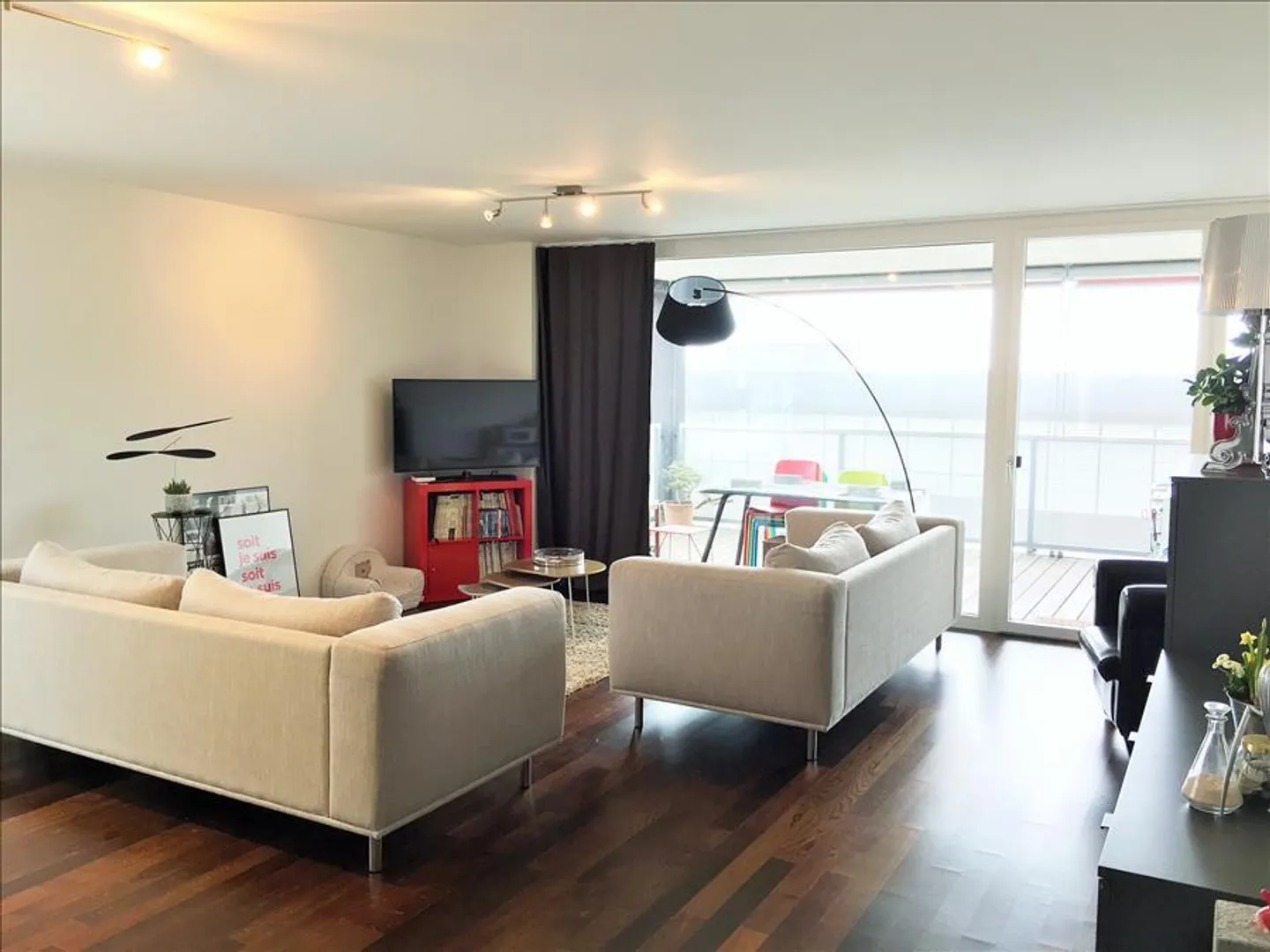 Appartement au bord du lac - Photo 2 sur 6