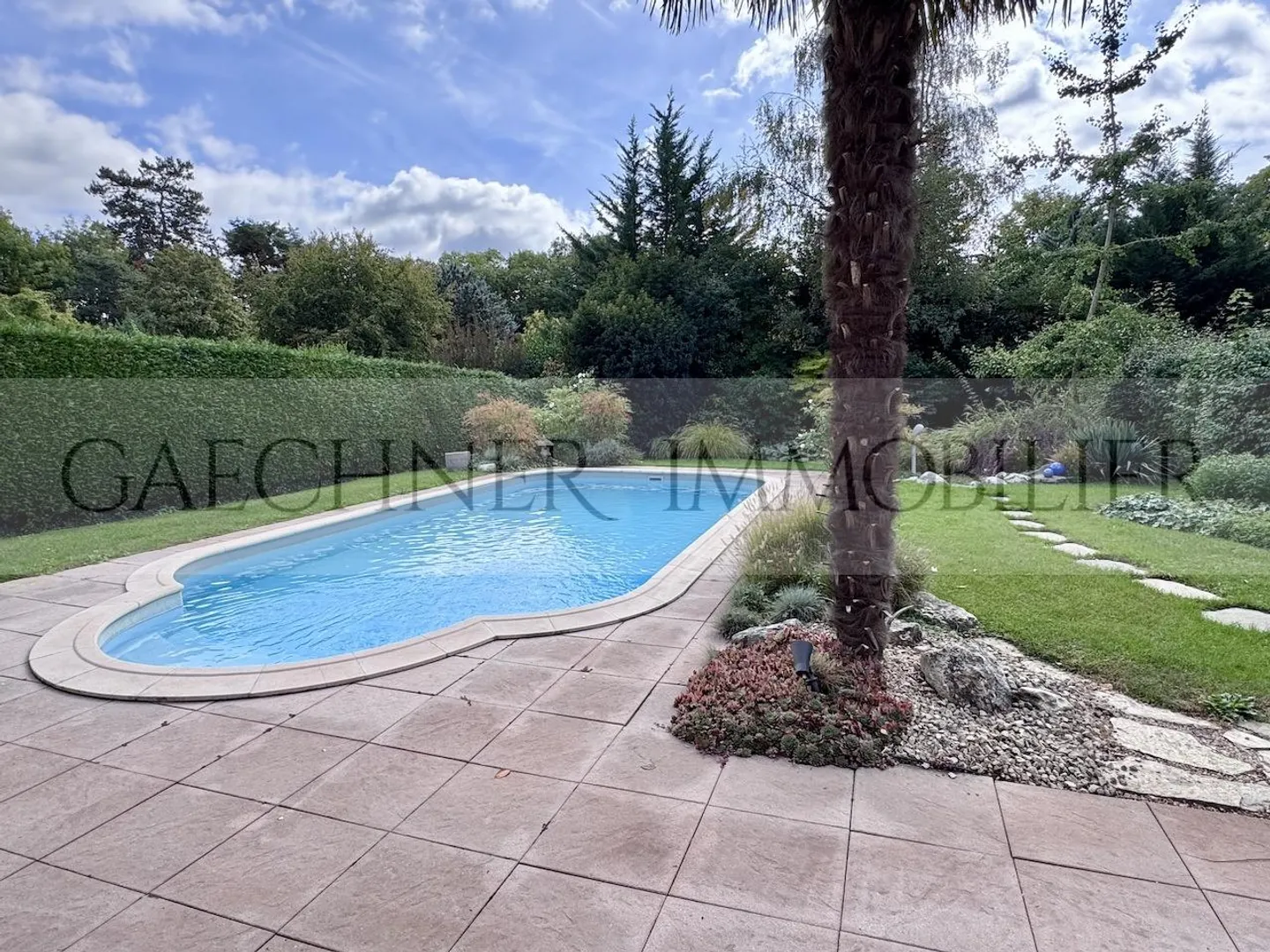 Villa Mitoyenne avec Piscine - Photo 1 sur 1
