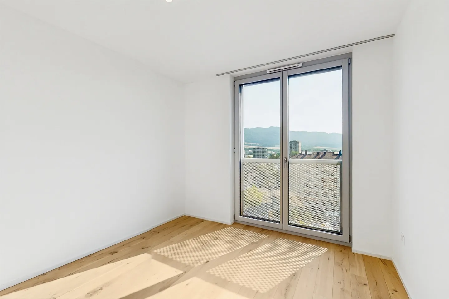 Live in Modernity - Photo 5 of 9