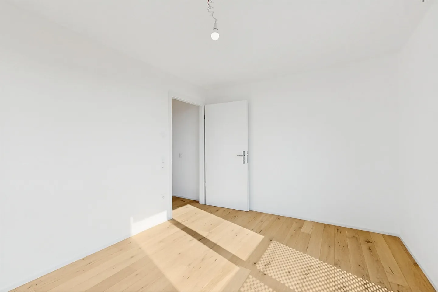 Live in Modernity - Photo 6 of 9