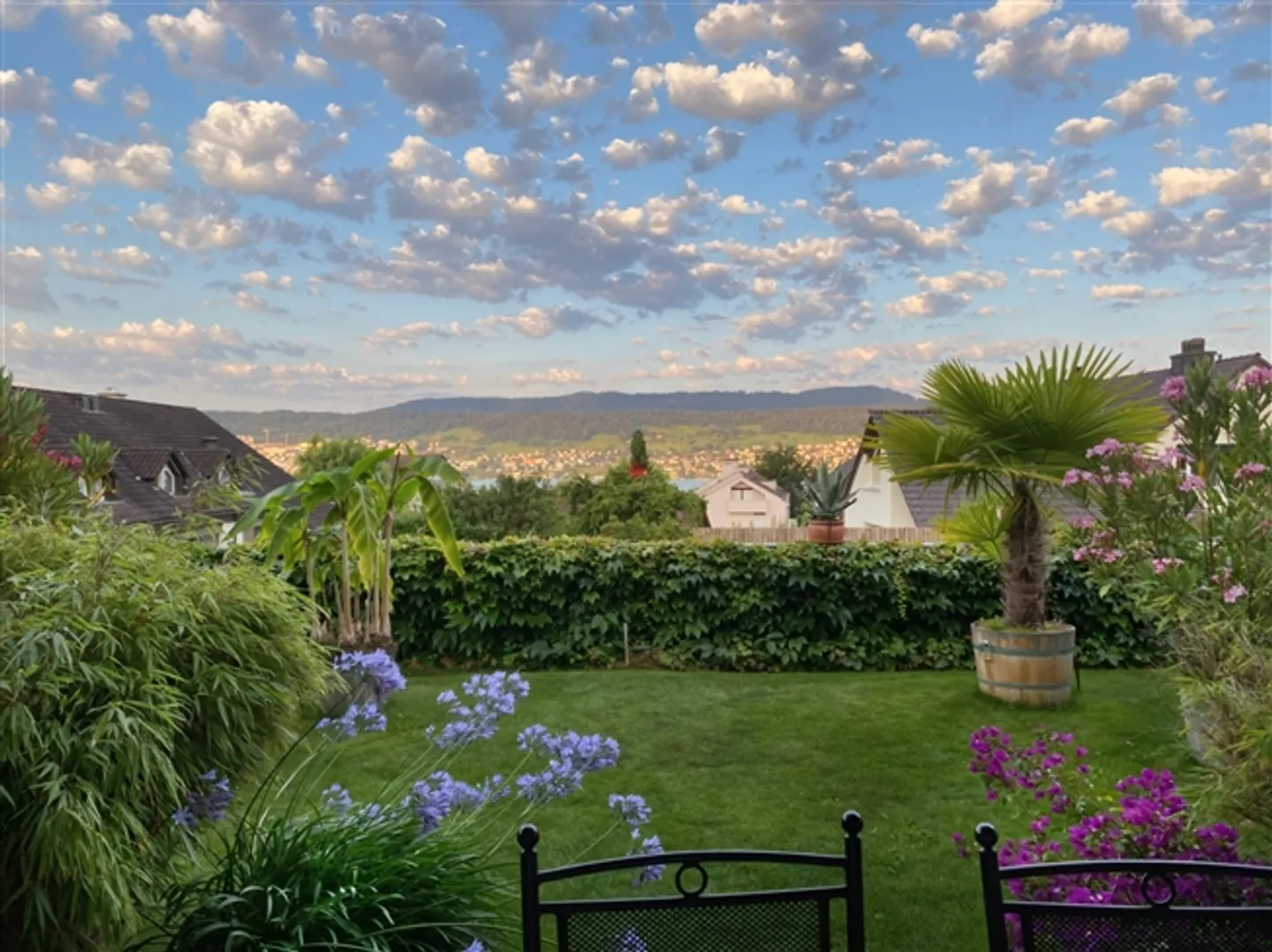 Living like in the South Mediterranean flair in the best location in Herrliberg - Photo 2 of 12