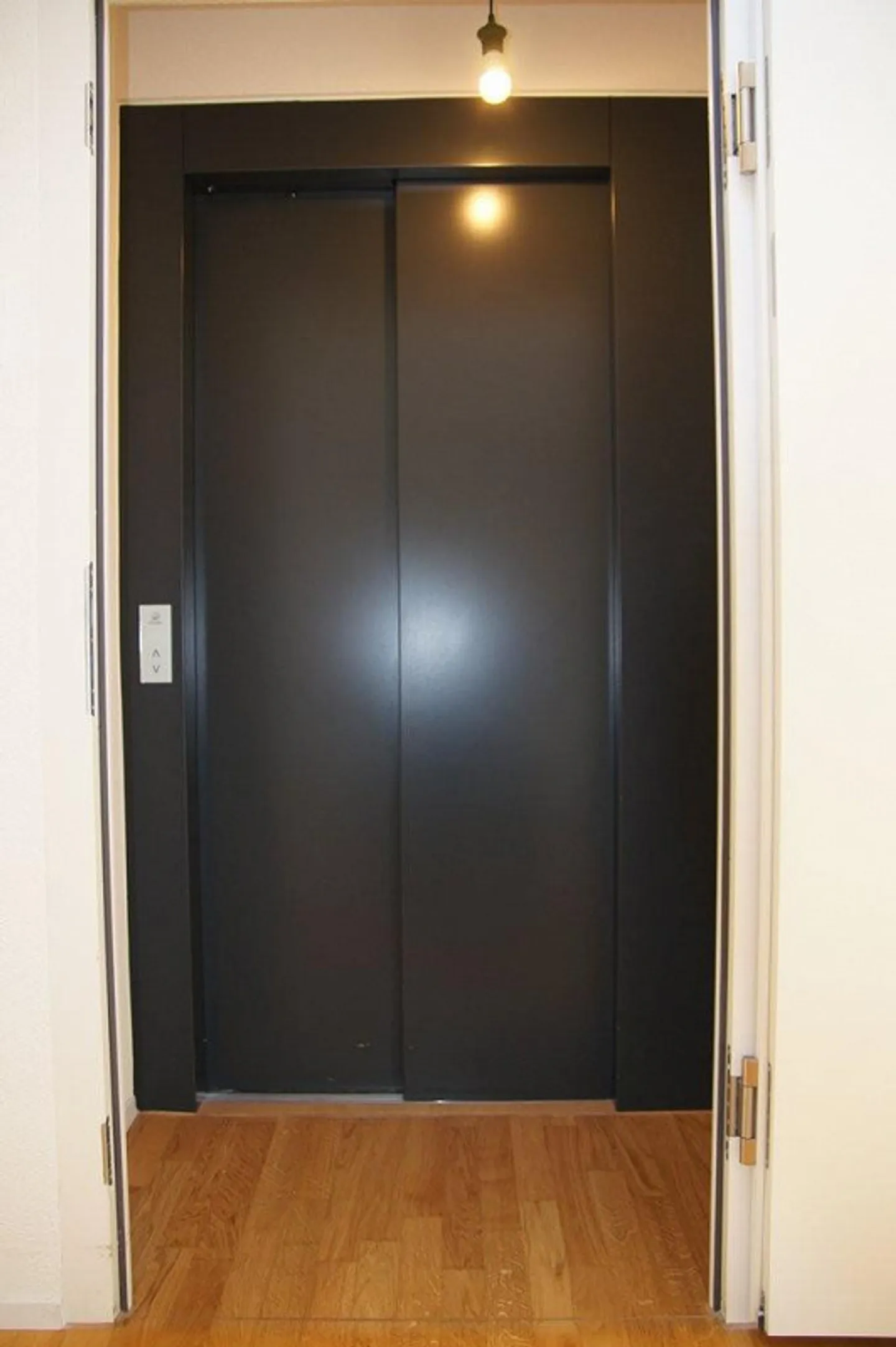 Incantevole attico di 4,5 stanze con vista su Biel - Foto 7 di 11