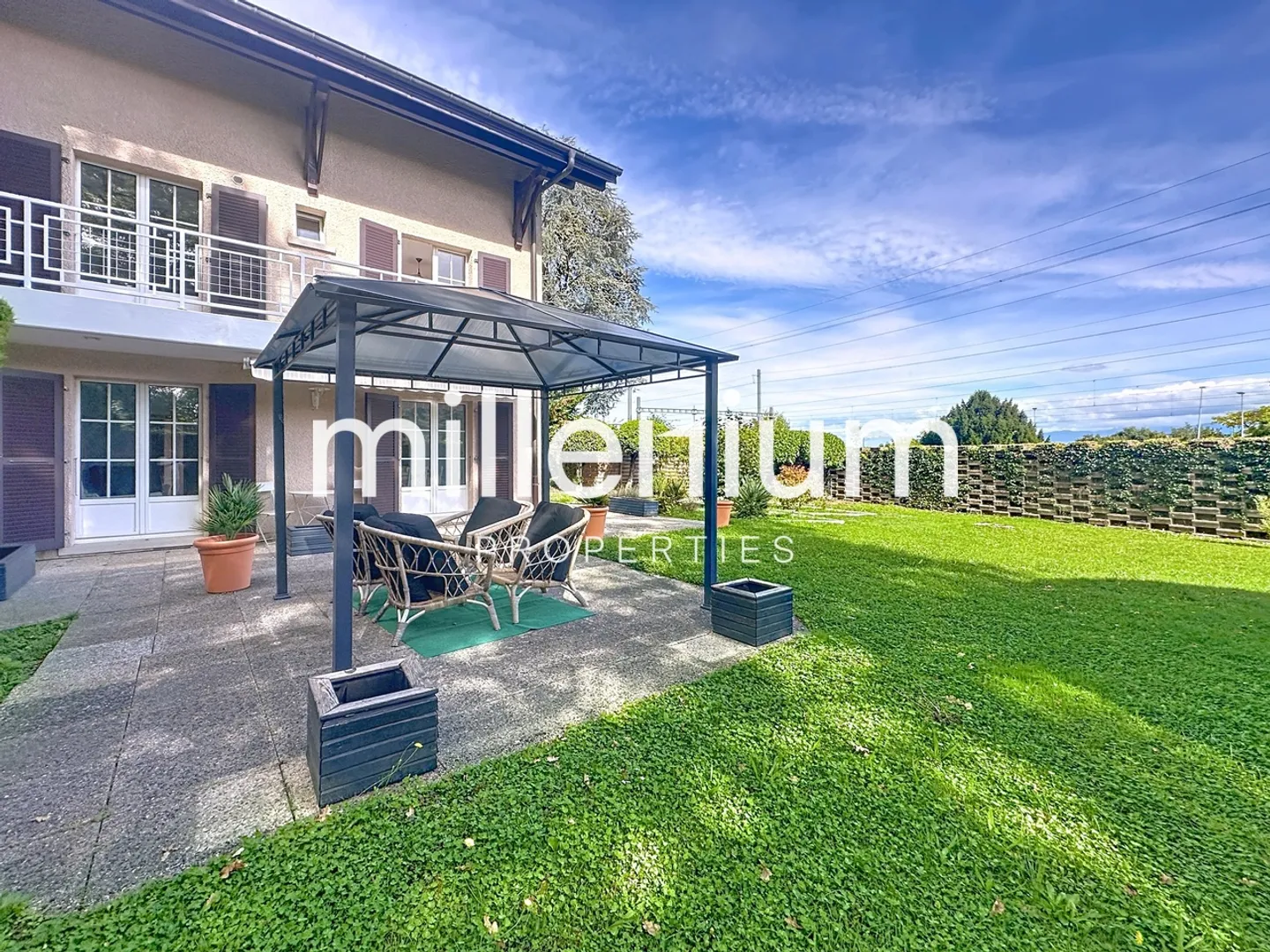 Casa a schiera luminosa con bel giardino recintato - Foto 10 di 10
