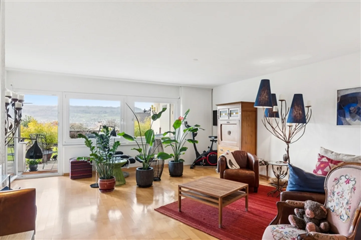 Living like in the South Mediterranean flair in the best location in Herrliberg - Photo 3 of 12