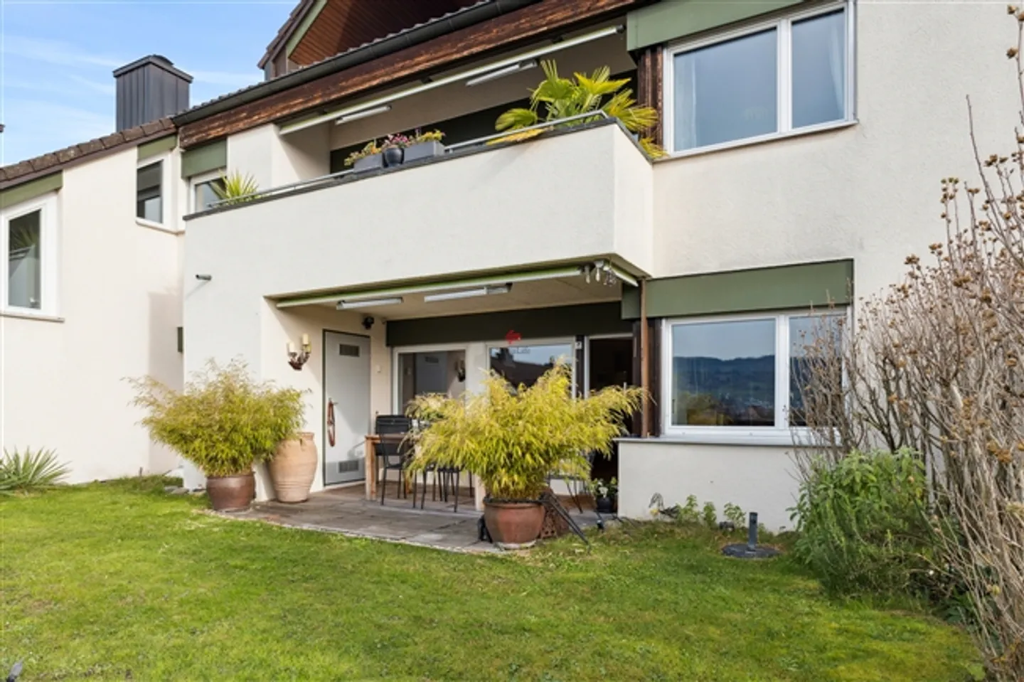 Living like in the South Mediterranean flair in the best location in Herrliberg - Photo 11 of 12