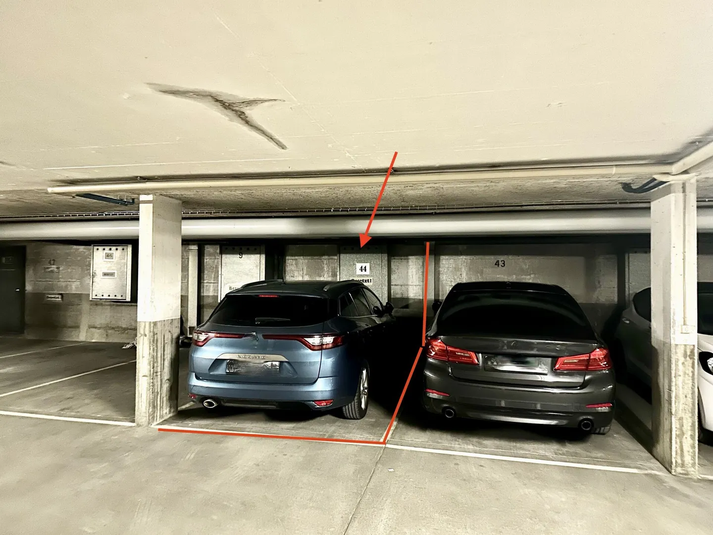 Central. Safe. Dry. - Parking space in the underground garage for rent. - Photo 1 of 4