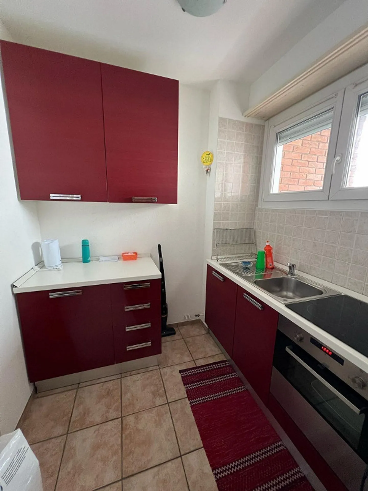 APPARTEMENT IMPERDABLE 1.5 PROCHE DU CENTRE - Photo 2 sur 4