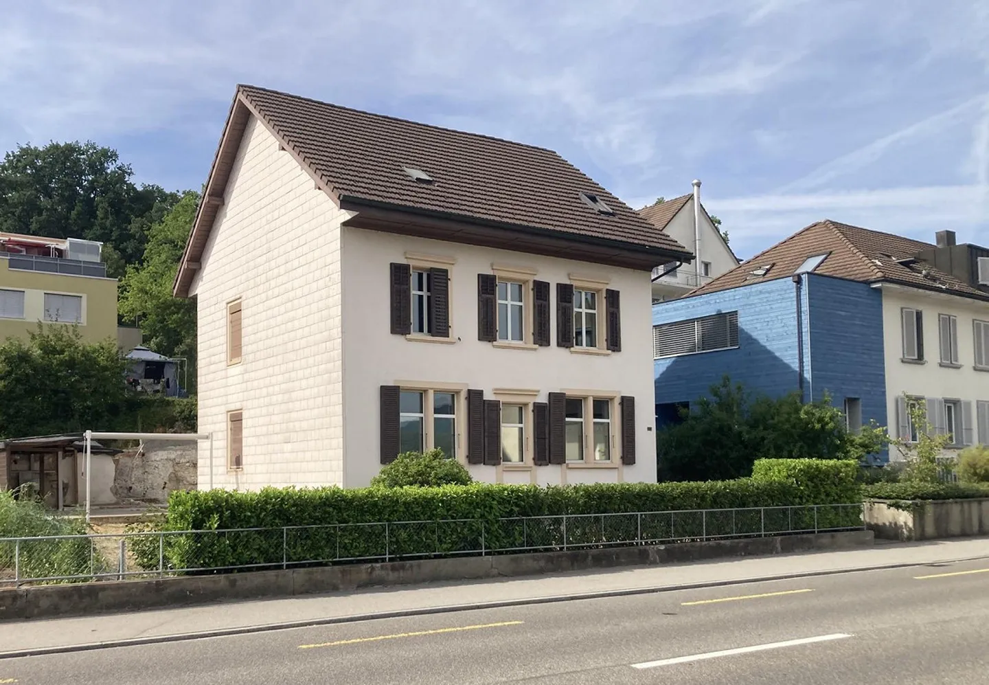 Spacieuse maison bifamiliale en bon état dans un endroit attrayant - Photo 2 sur 7