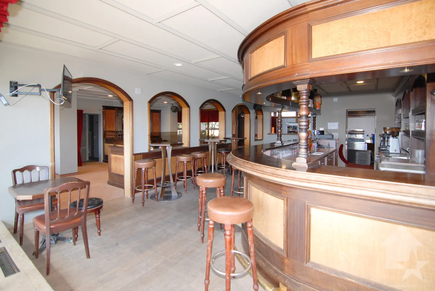 Pub "Le Péché Mignon" à Thyon 2000 (Réaffectation possible) - Photo 6 sur 13