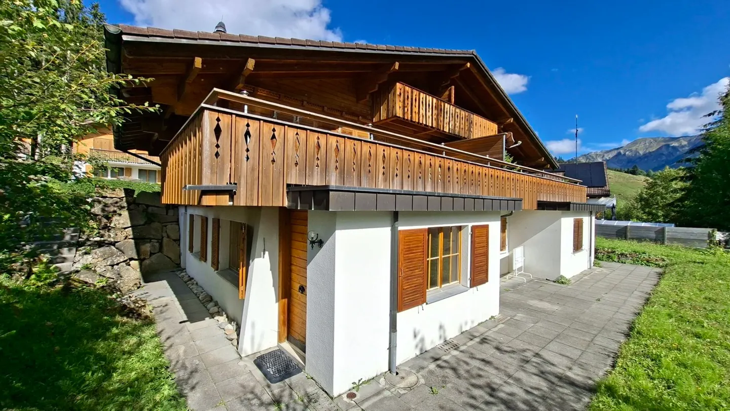 Chalet-style Vacation Home - Photo 3 of 10