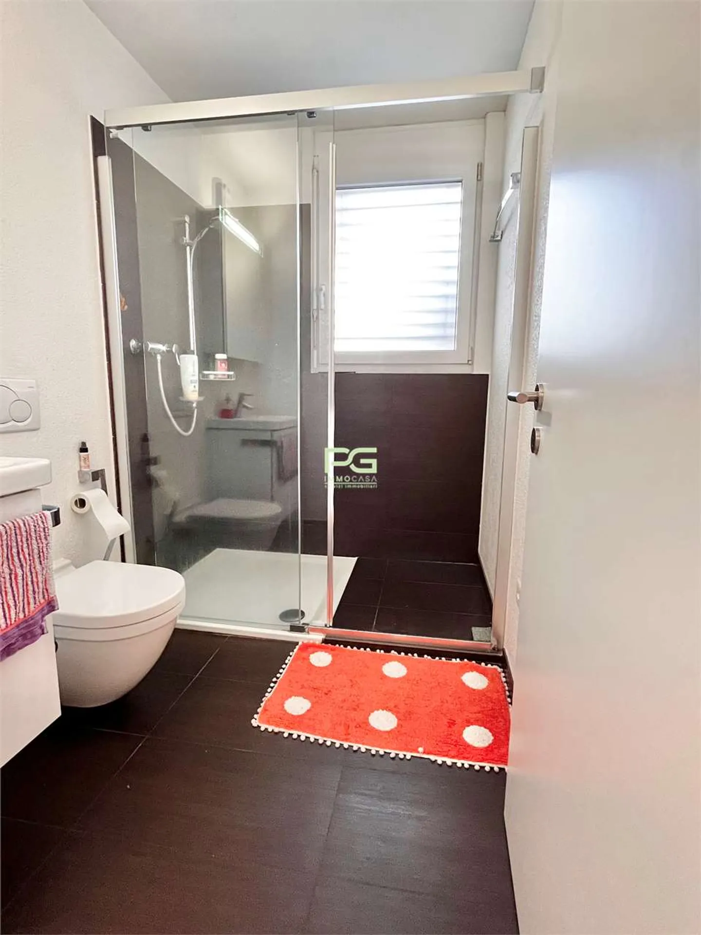 Spazioso appartamento di 4.5 locali con giardino - Foto 7 di 9