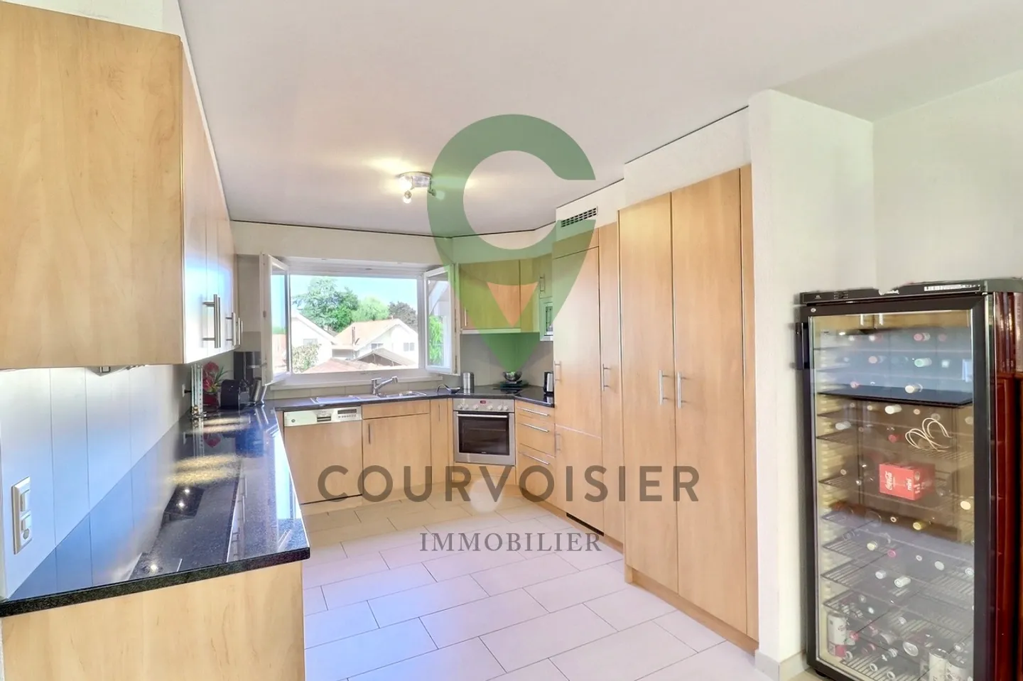 PROCHE DE GENEVE SPACIEUX DUPLEX DE 4,5 PIECES DANS UN CADRE VERDOYANT - Photo 3 sur 7