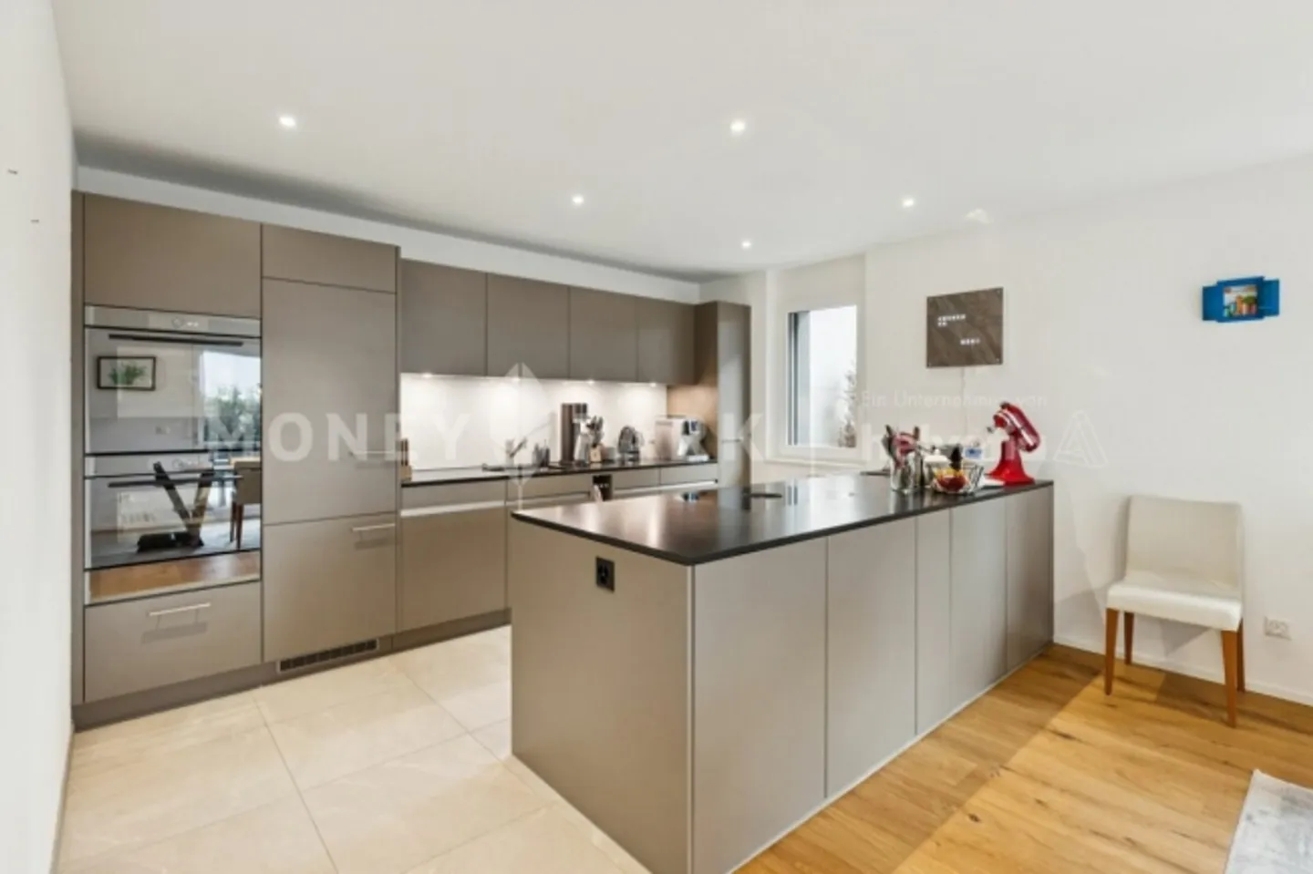 «Moderne 4.5-Zimmer-Wohnung im Erdgeschoss» - Foto 3 di 10