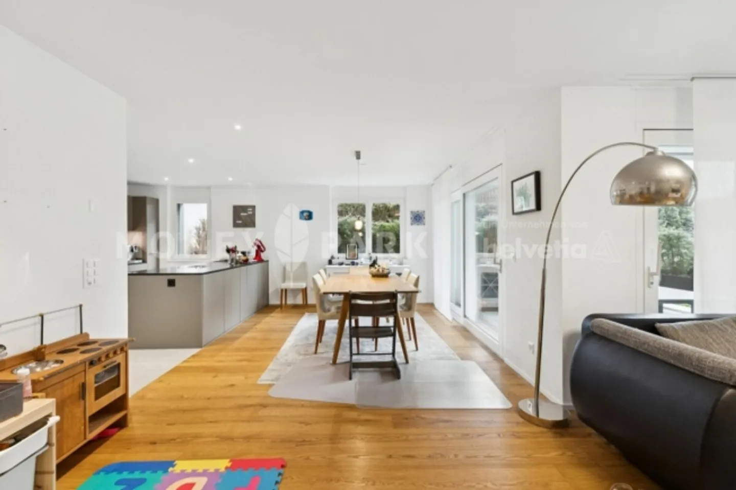 «Moderne 4.5-Zimmer-Wohnung im Erdgeschoss» - Foto 1 di 10