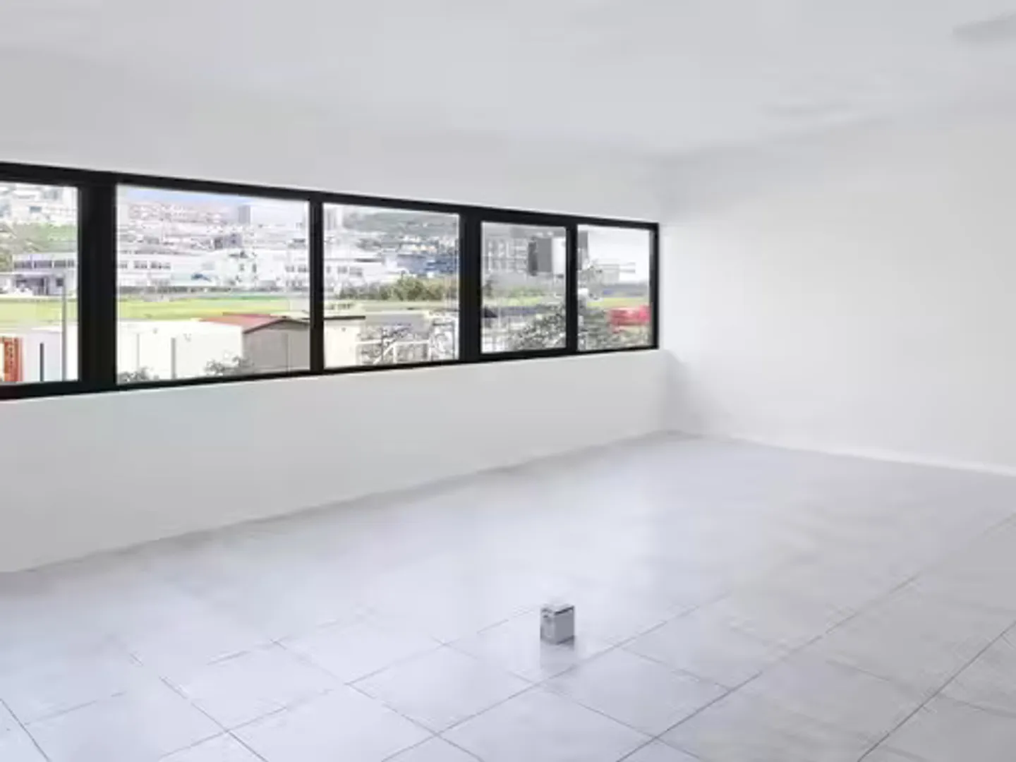 Espace Commercial pour Bureau/Showroom - Photo 4 sur 6