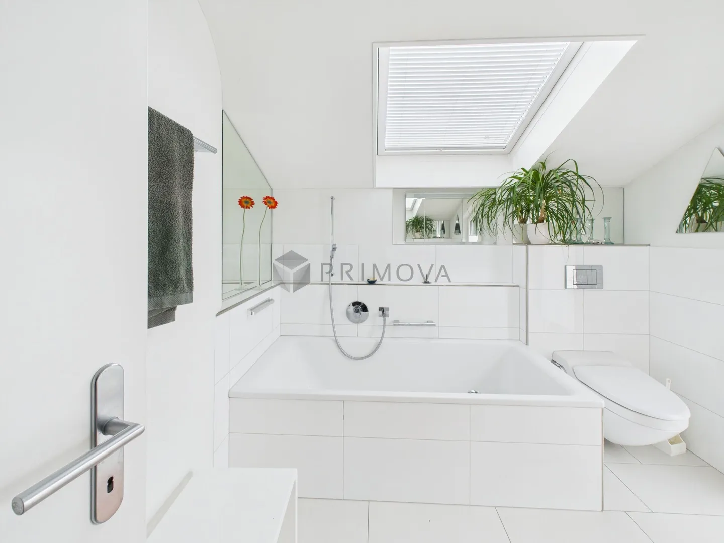 Vivere elegante con vista sul lago e giardino privato - Foto 5 di 7