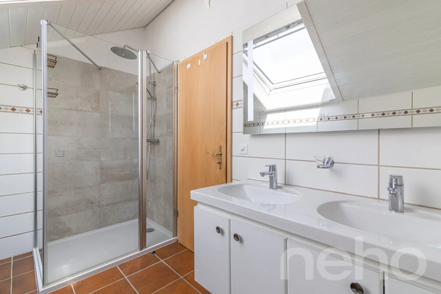 VILLA D'ARCHITETTO CON PISCINA IN UN CONTESTO TRANQUILLO E VERDEGGIANTE - Foto 8 di 12