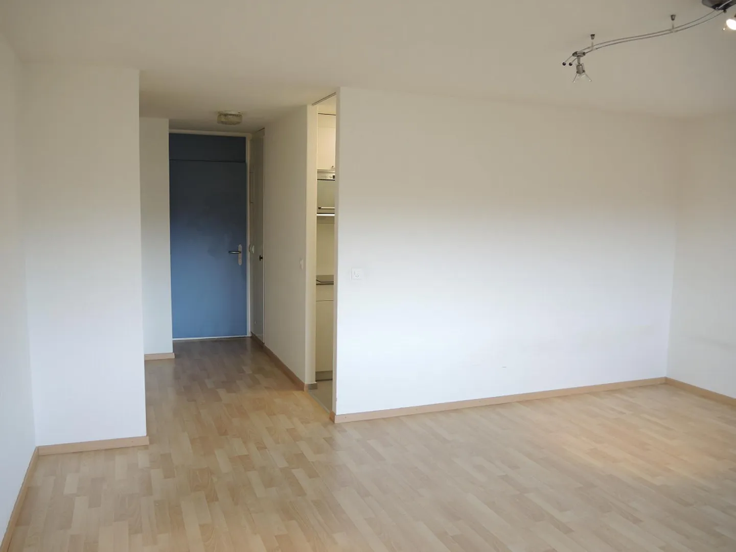 Cozy 1.5-room apartment in a central location - Photo 2 of 6