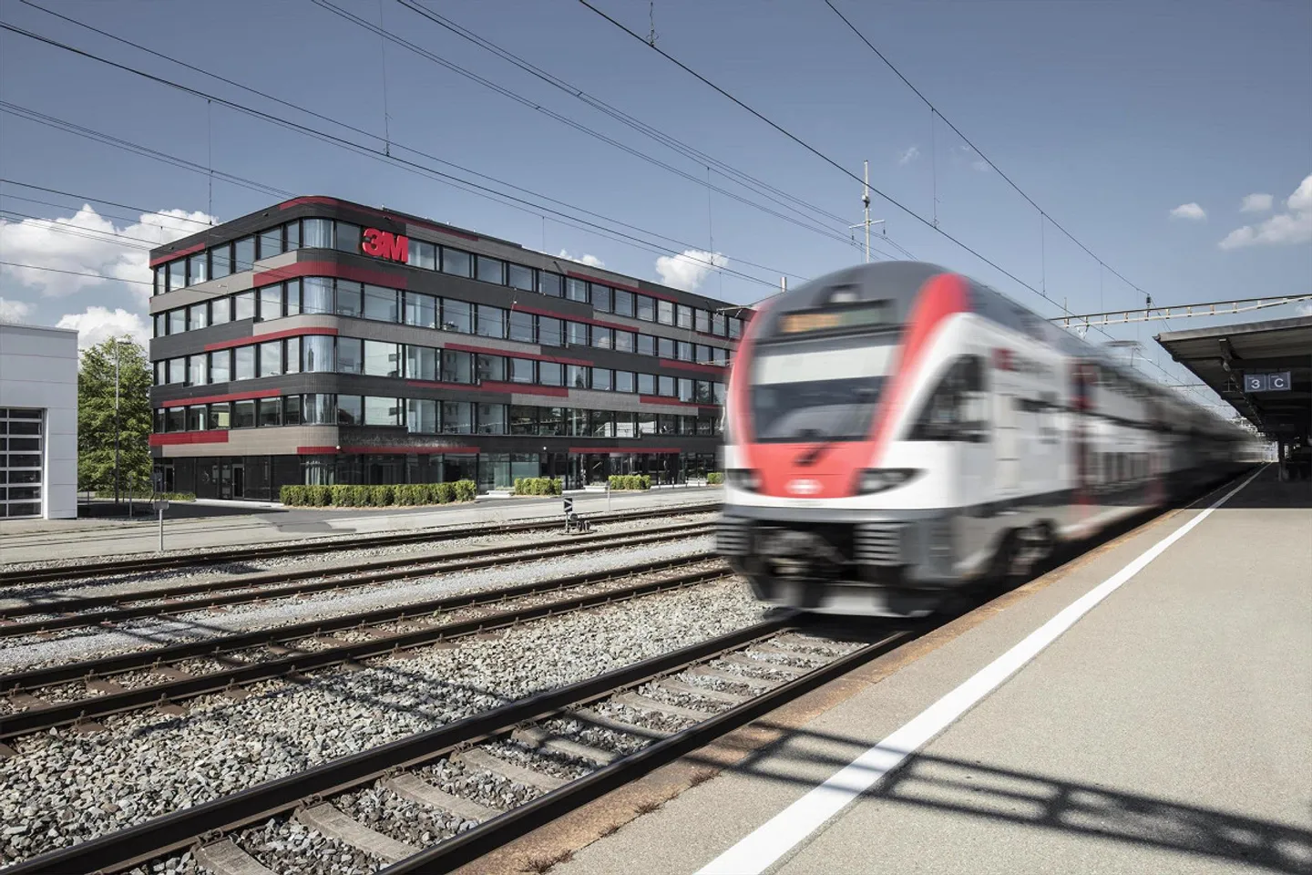 Modern, high-quality offices directly at the train station - Photo 9 of 9