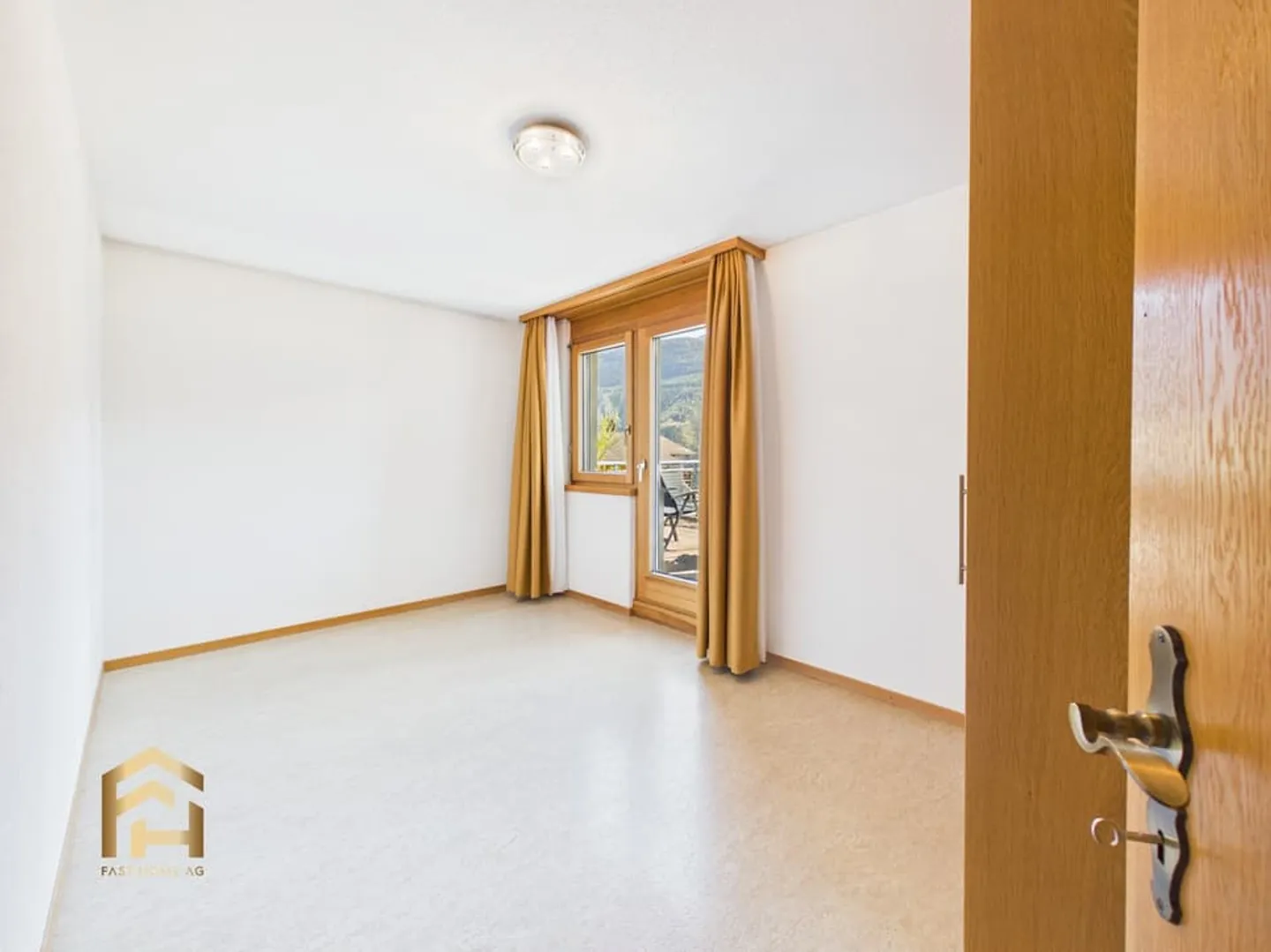 Attractive 5.5 Room Apartment in St. German - Well-maintained, Quiet and with Stunning Views - Photo 8 of 13