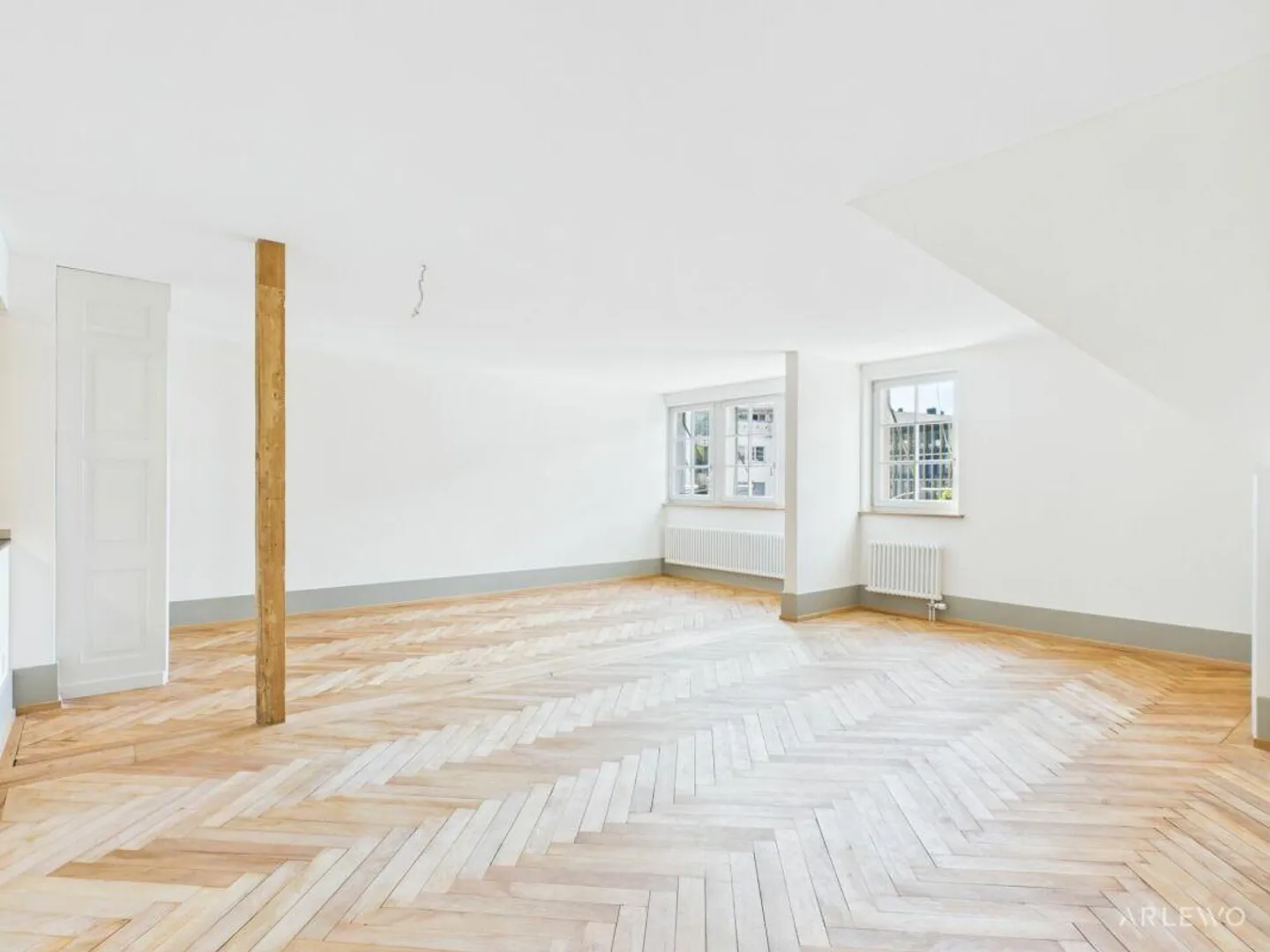 Charmante Wohnung im historischen Gebäude - Foto 2 von 12