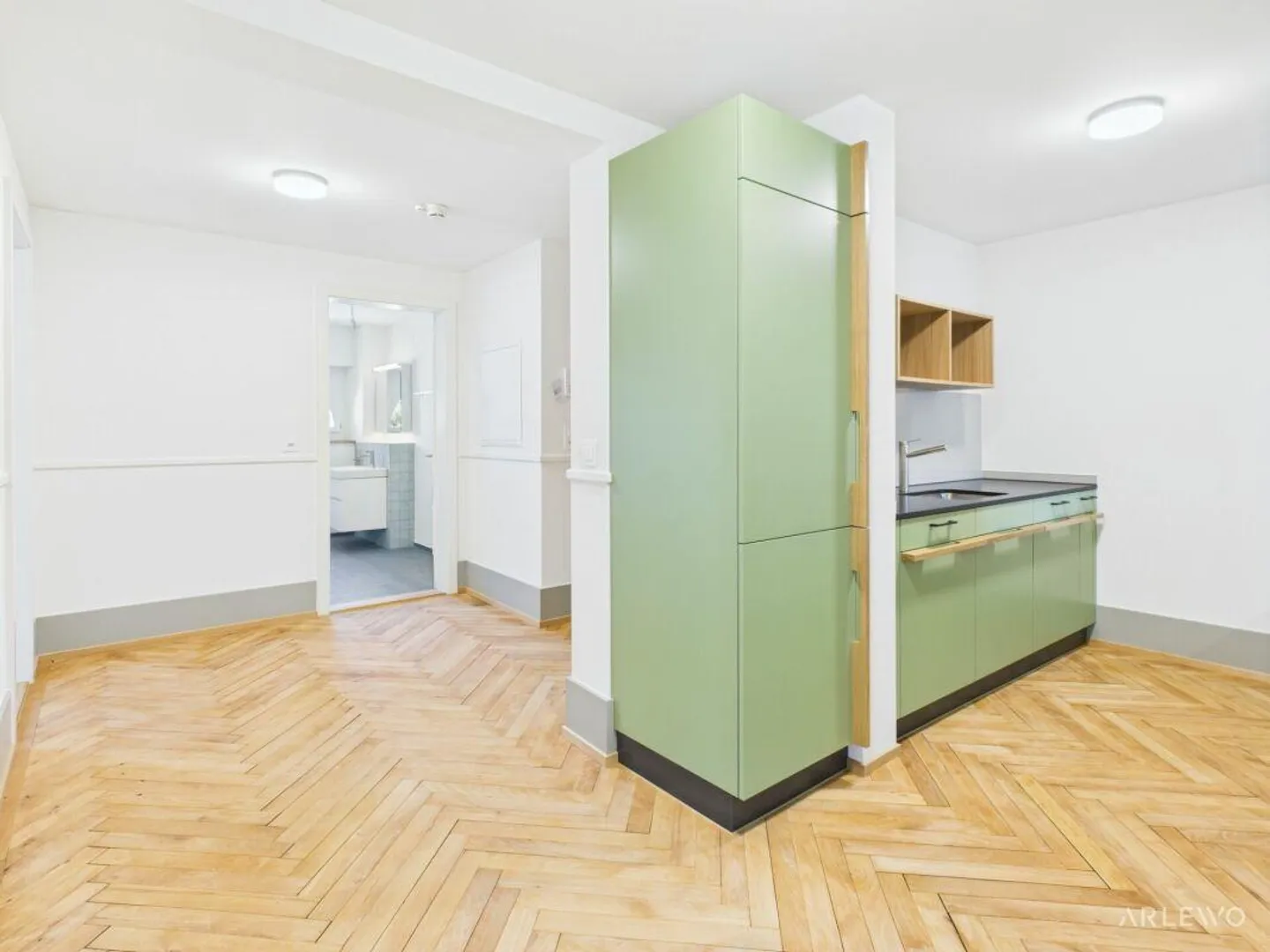 Charmante Wohnung im historischen Gebäude - Foto 3 von 12