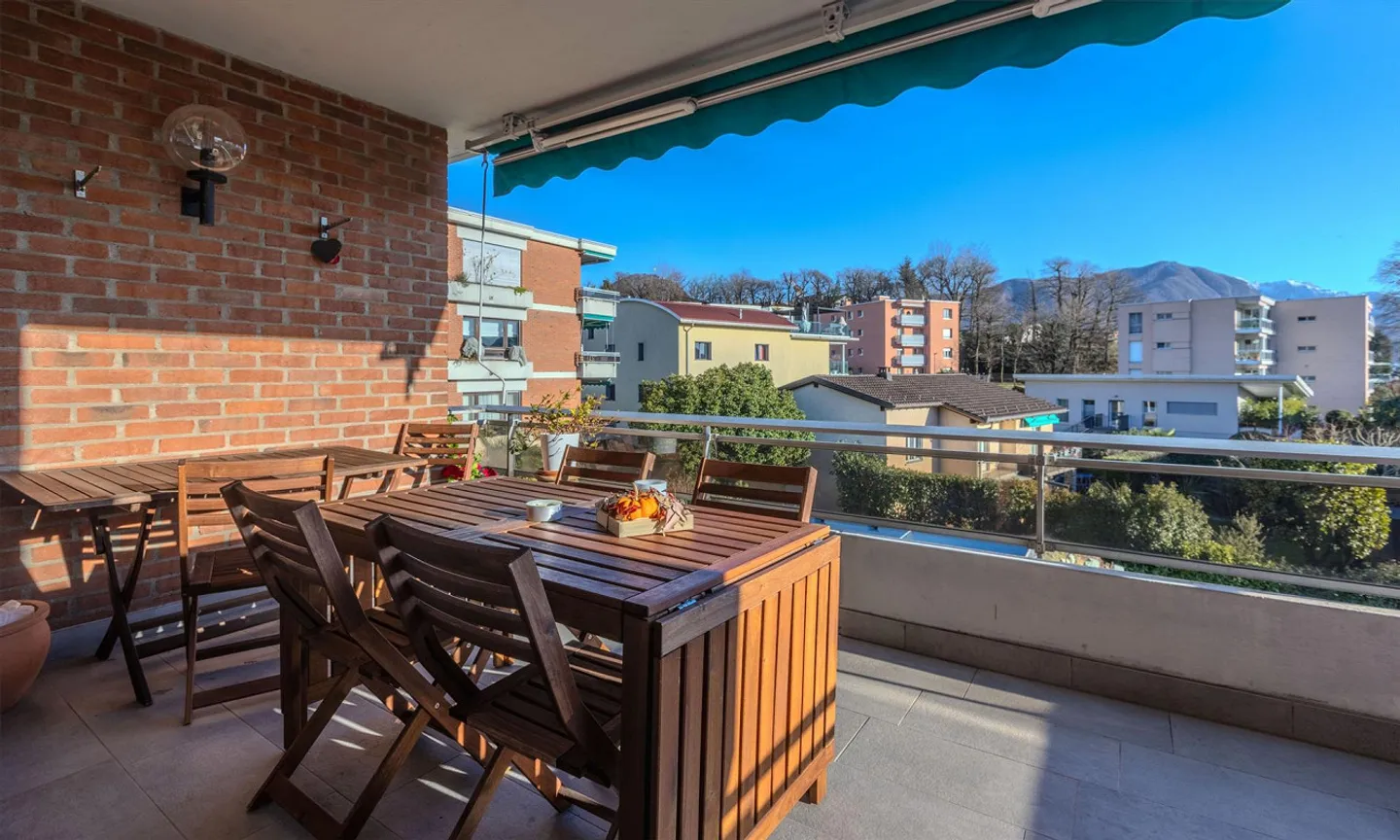 Conveniente - Ampio appartamento di 3,5 locali con terrazza e piscina a Massagno-Porza - Foto 1 di 9