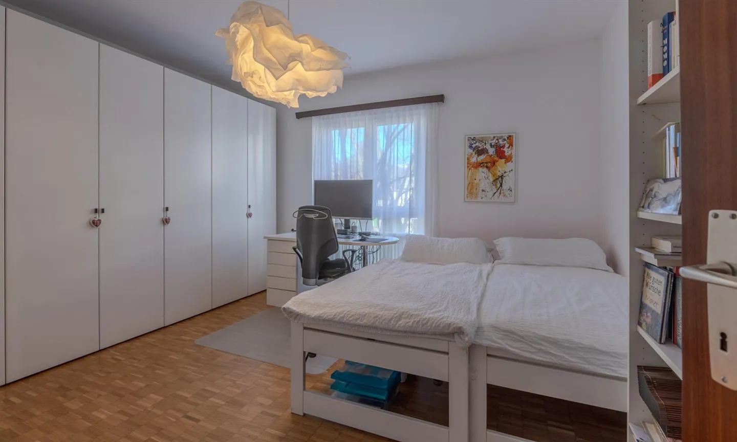 Conveniente - Ampio appartamento di 3,5 locali con terrazza e piscina a Massagno-Porza - Foto 7 di 9