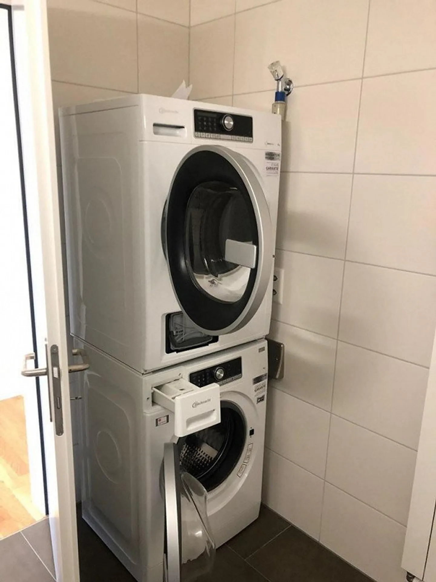 Living by the Rhine Falls - Photo 6 of 10