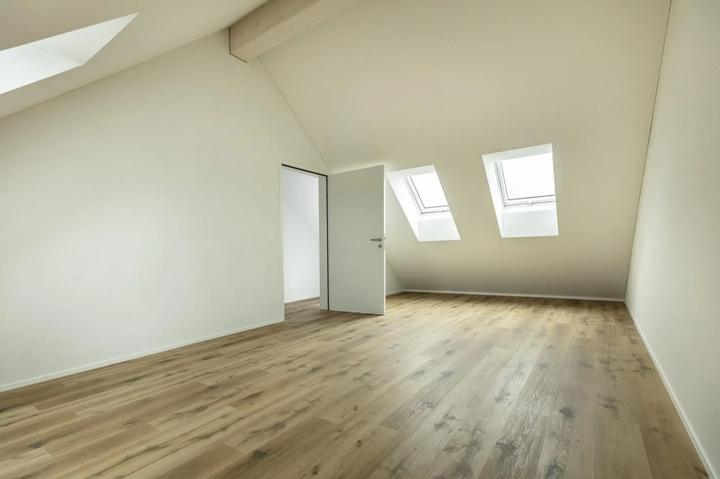 Appartement en duplex moderne - Photo 3 sur 8