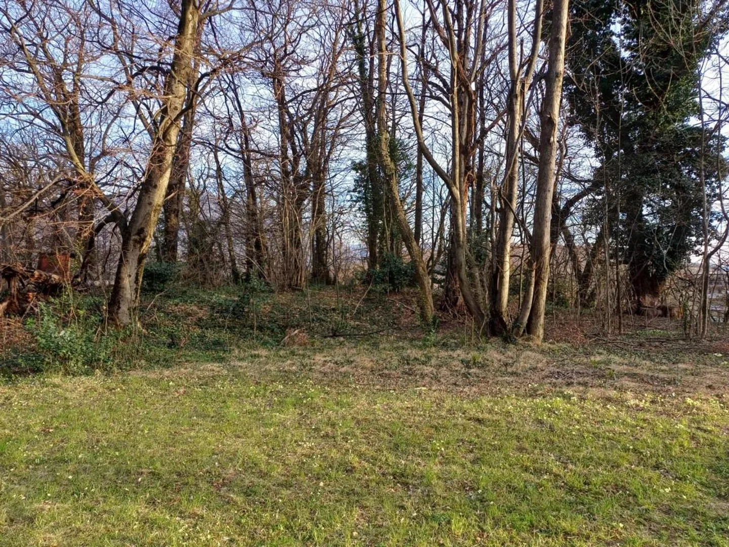 Terreno edificabile centrale con vista - Foto 4 di 11